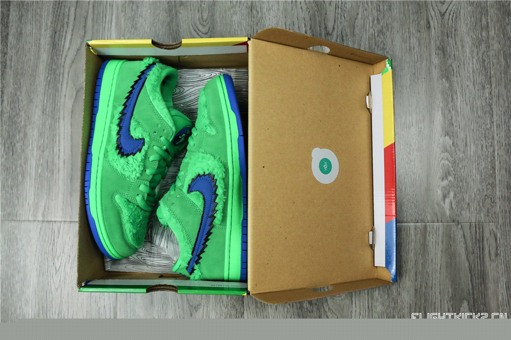 Grateful Dead x Nike SB Dunk Low Green