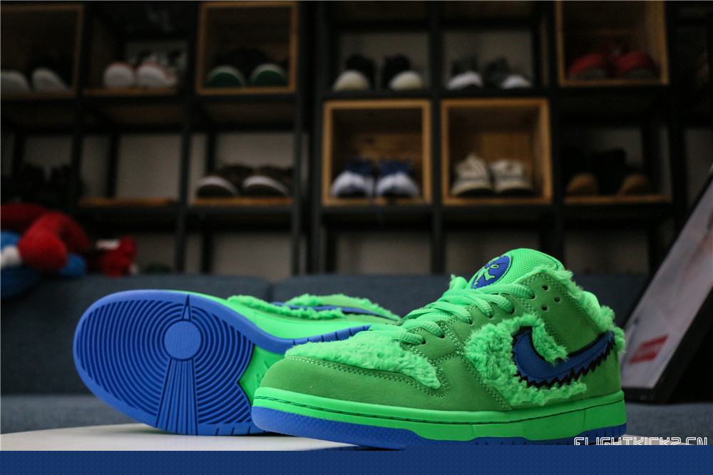 Grateful Dead x Nike SB Dunk Low Green