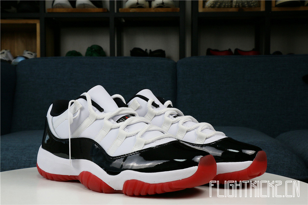 Air Jordan 11 Retro Low Concord Bred