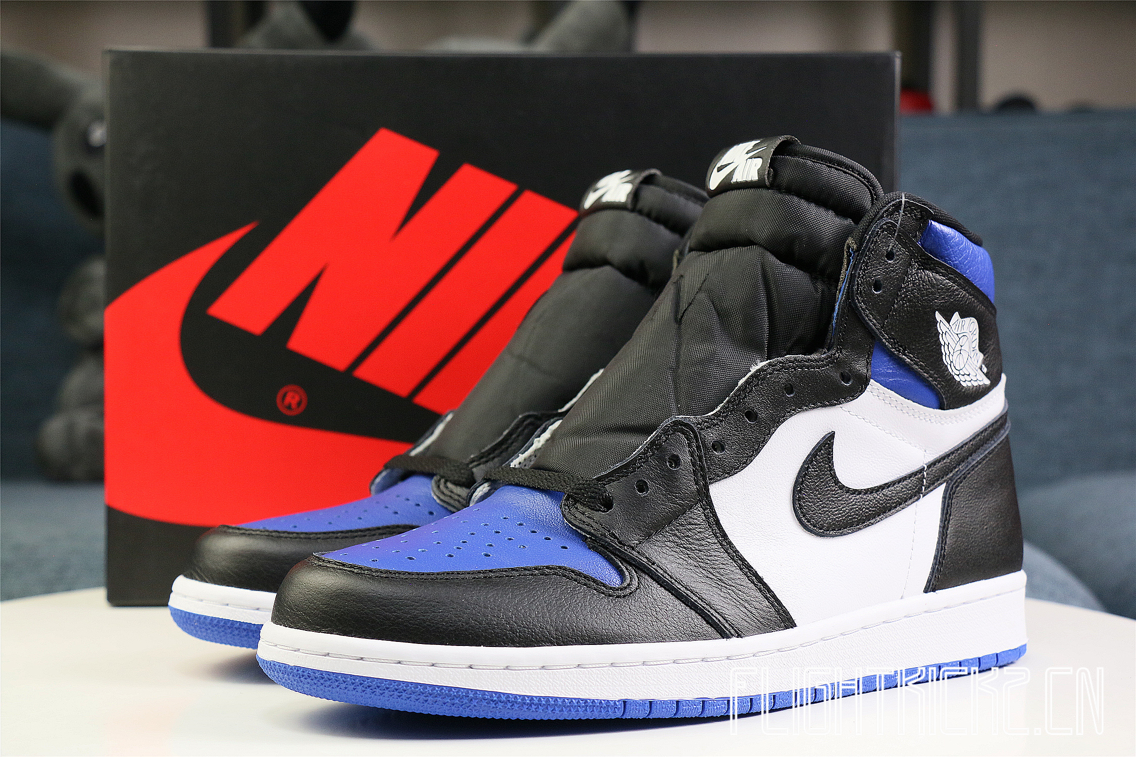 AIR JORDAN 1 Retro Royal Toe 2020