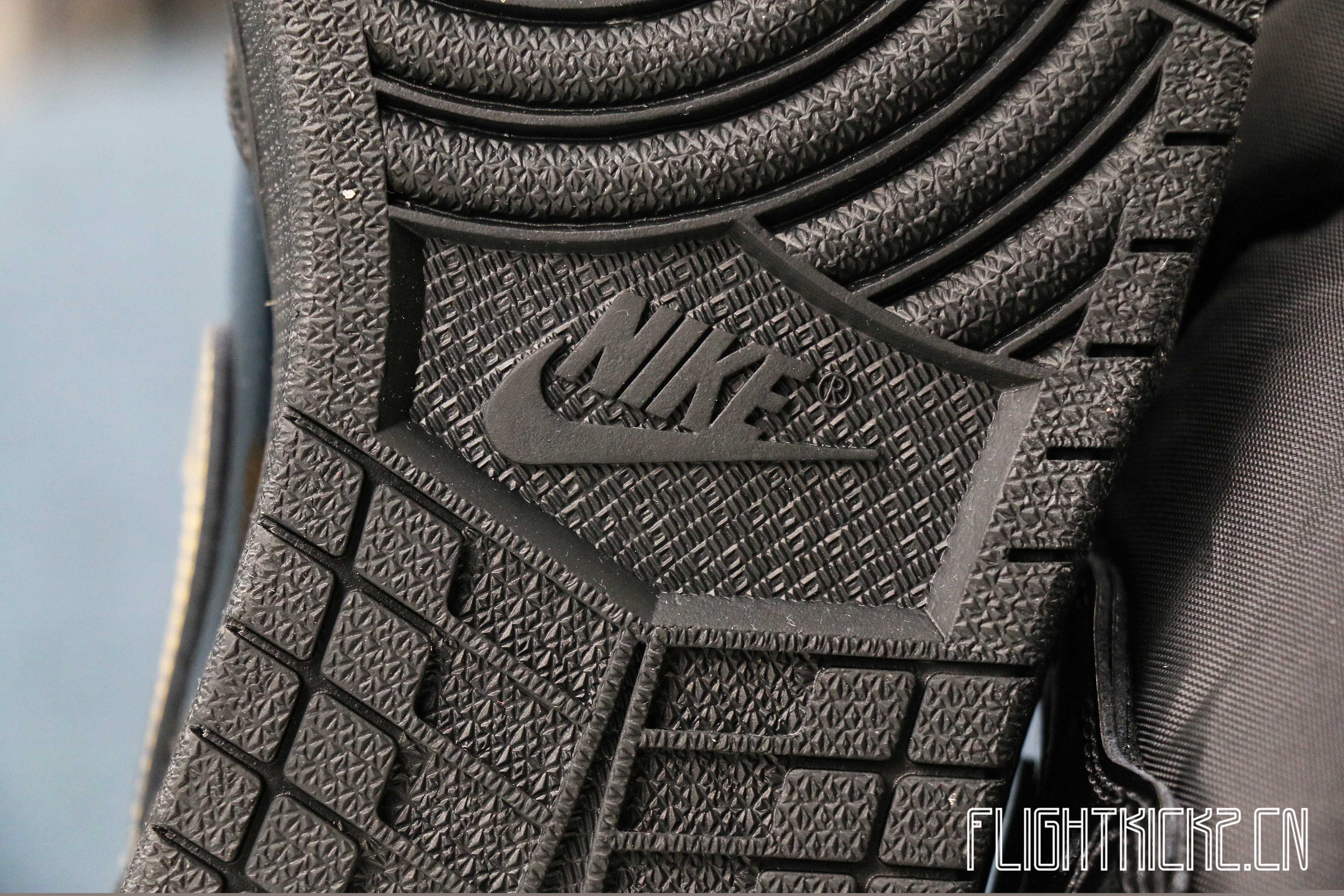 Air Jordan 1 Retro High OG in Black/Metallic Gold 2020