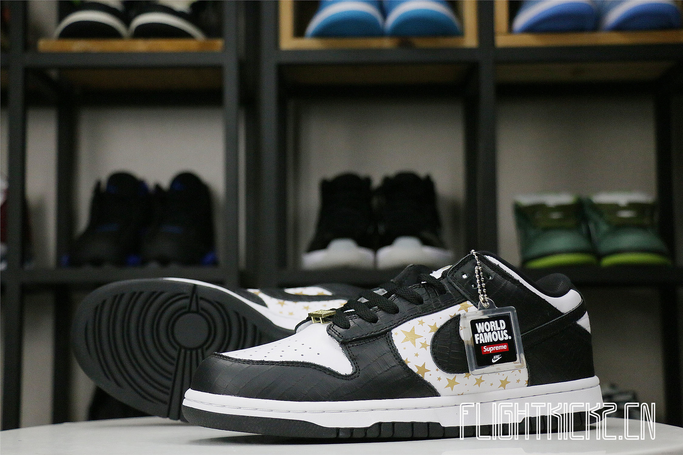 Nike SB Dunk Low Supreme Black