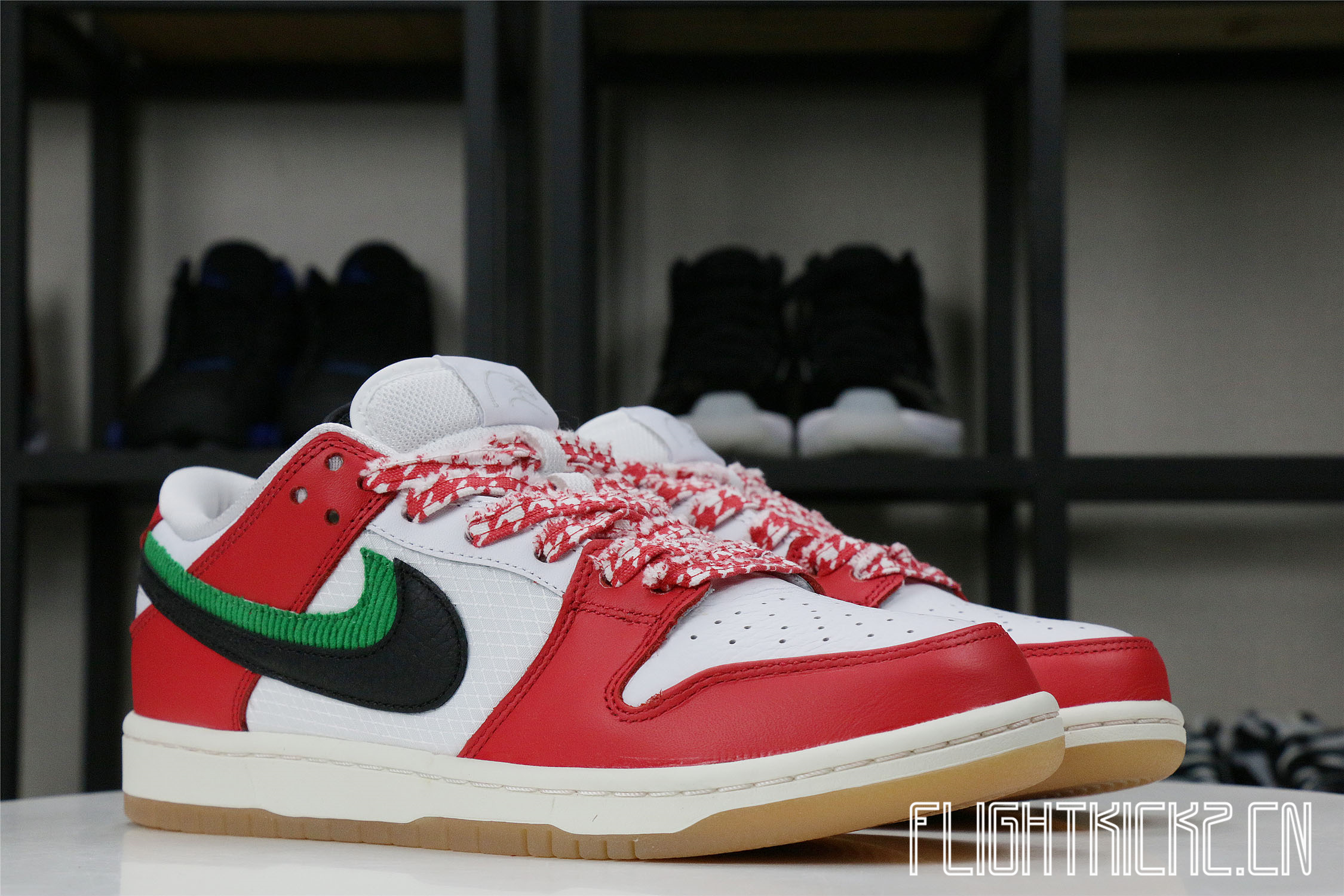 Frame Skate x Nike SB Dunk Low “Habibi”