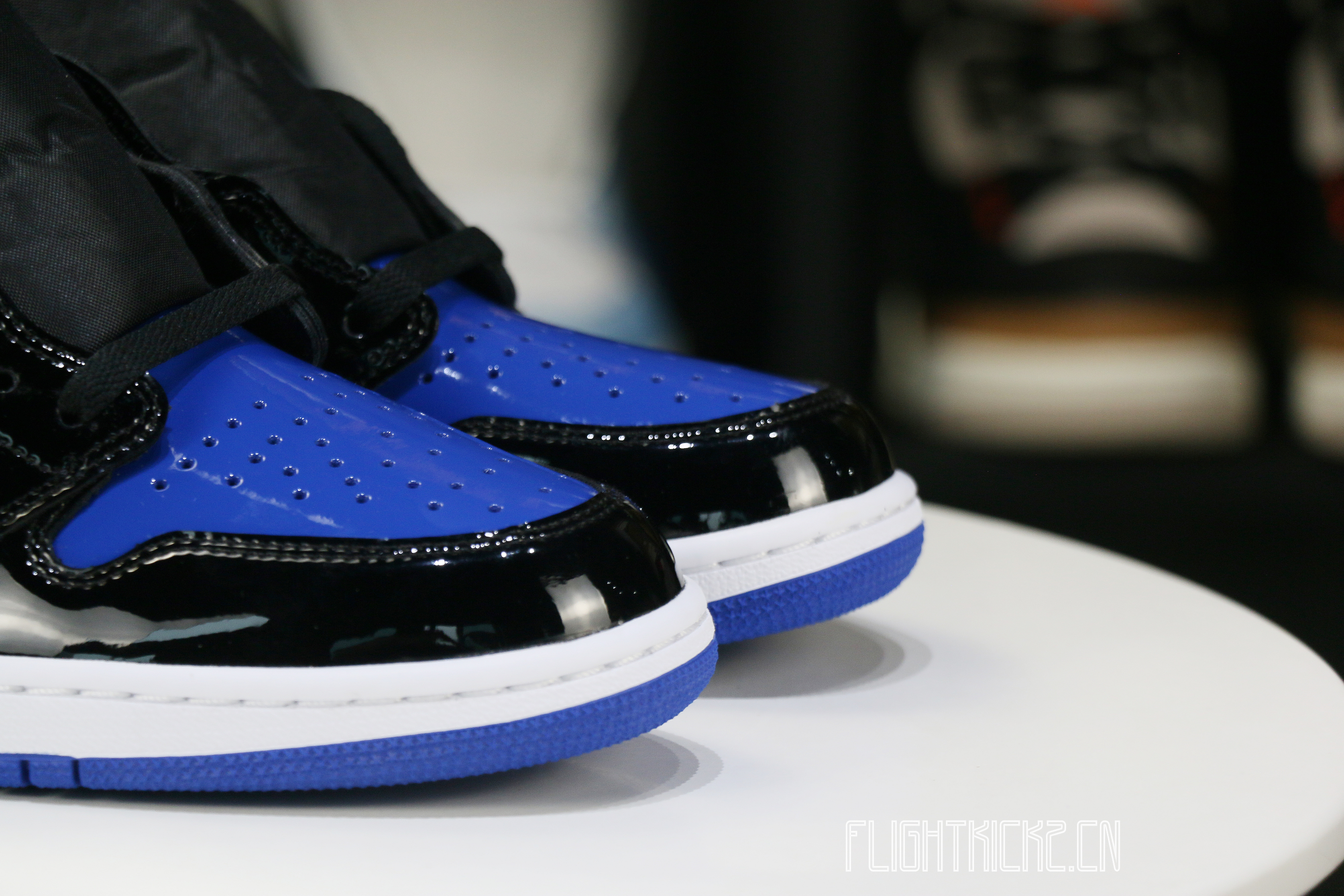 Air Jordan 1 High OG “Patent Royal”