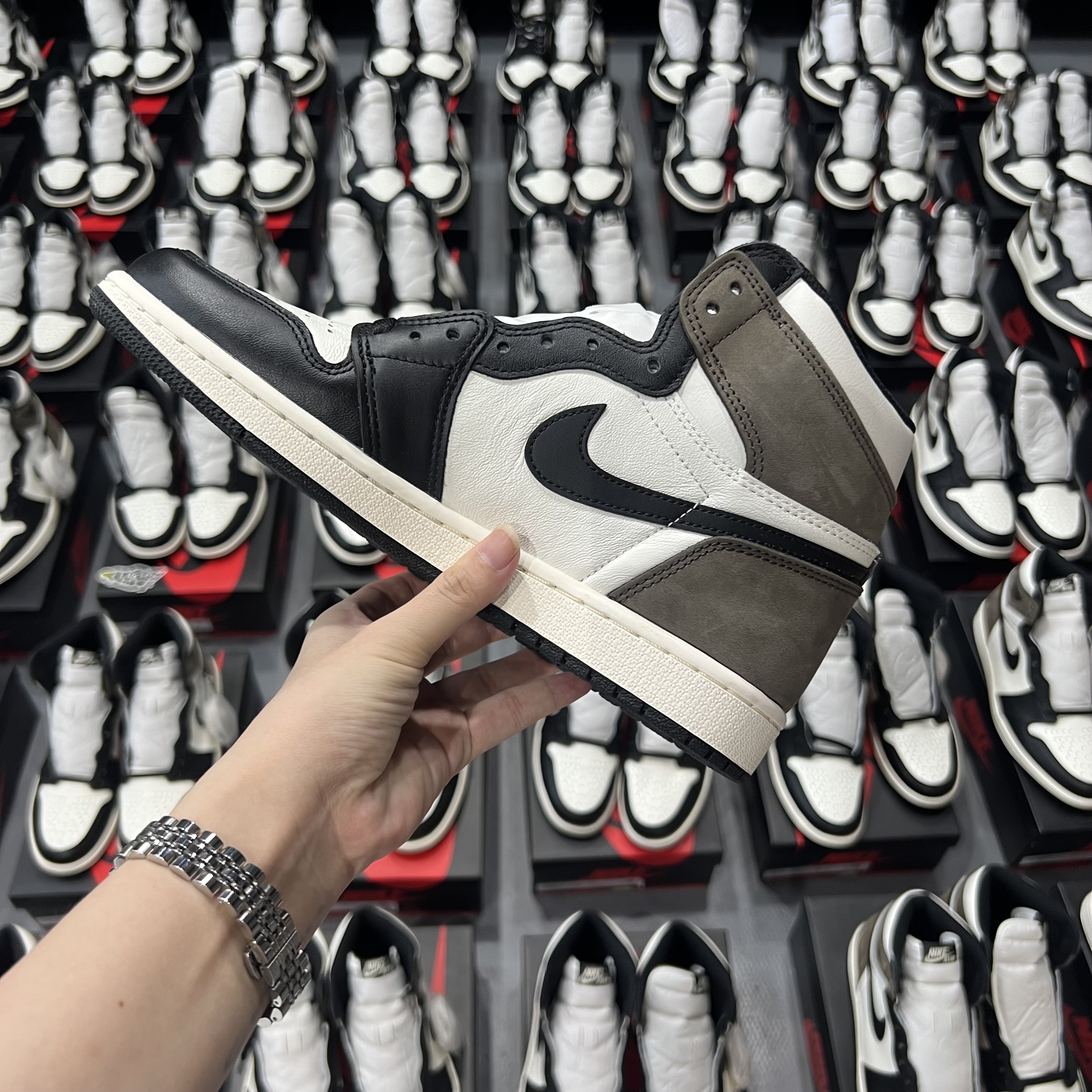 Jordan 1 Retro High Dark Mocha 2020 (LN5 A1 Batch)