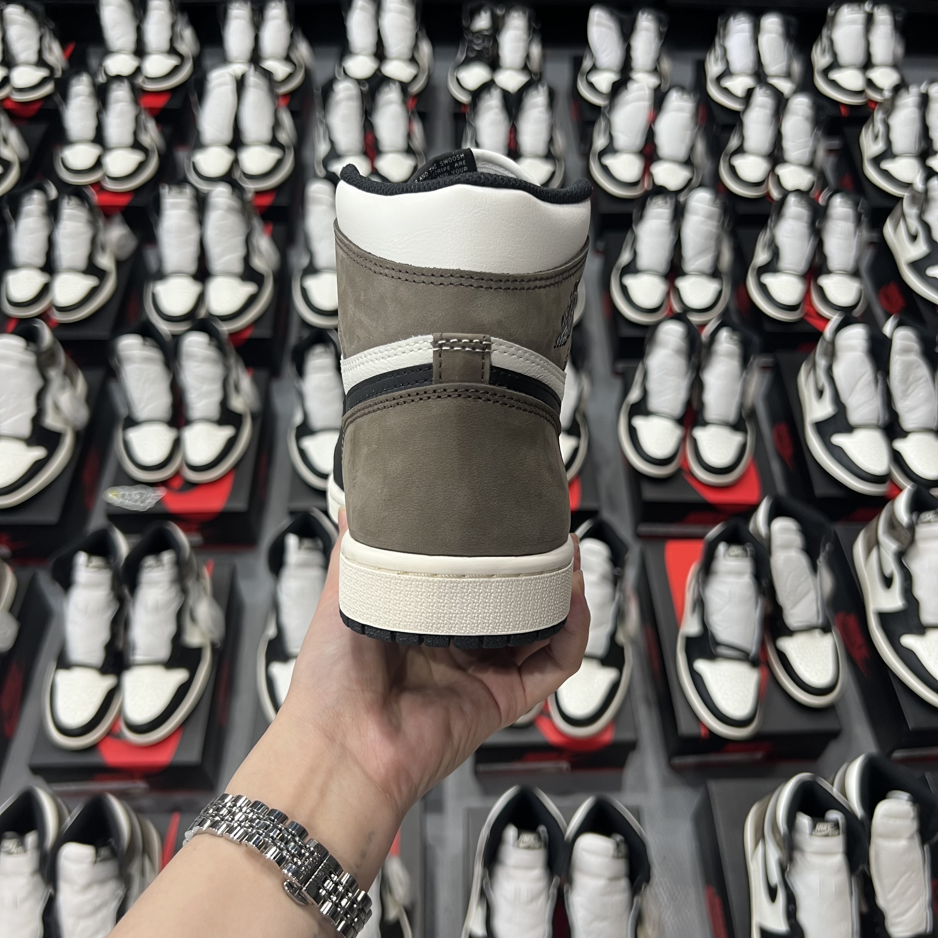 Jordan 1 Retro High Dark Mocha 2020 (LN5 A1 Batch)