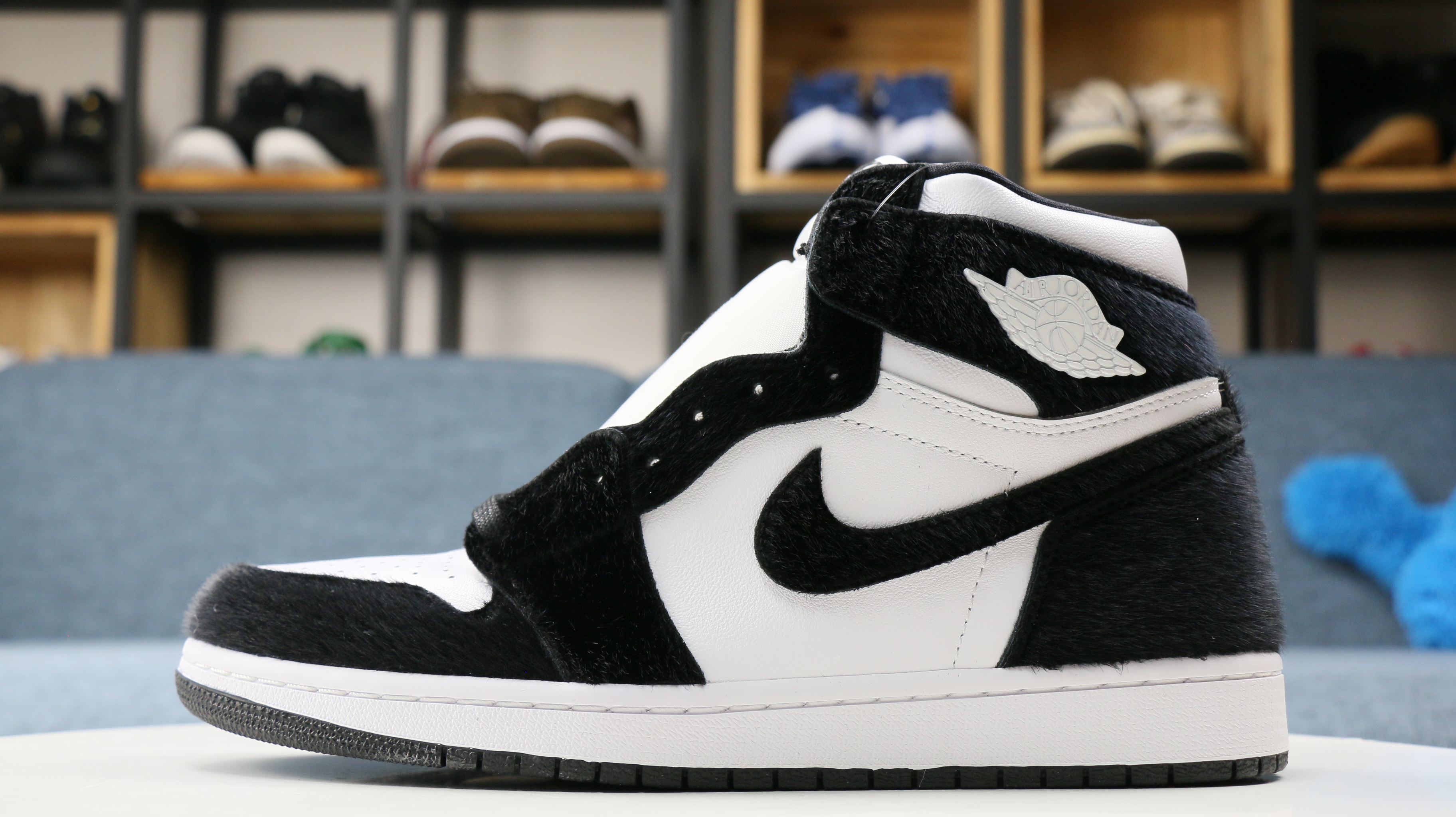 Wmns Air Jordan 1 Retro High Og Twist Pony