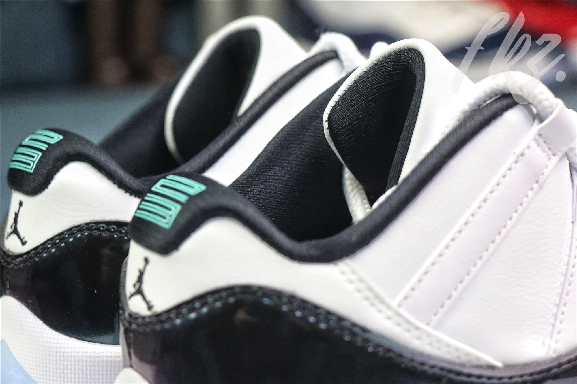 Air Jordan 11 Retro Low Emerald/Easter