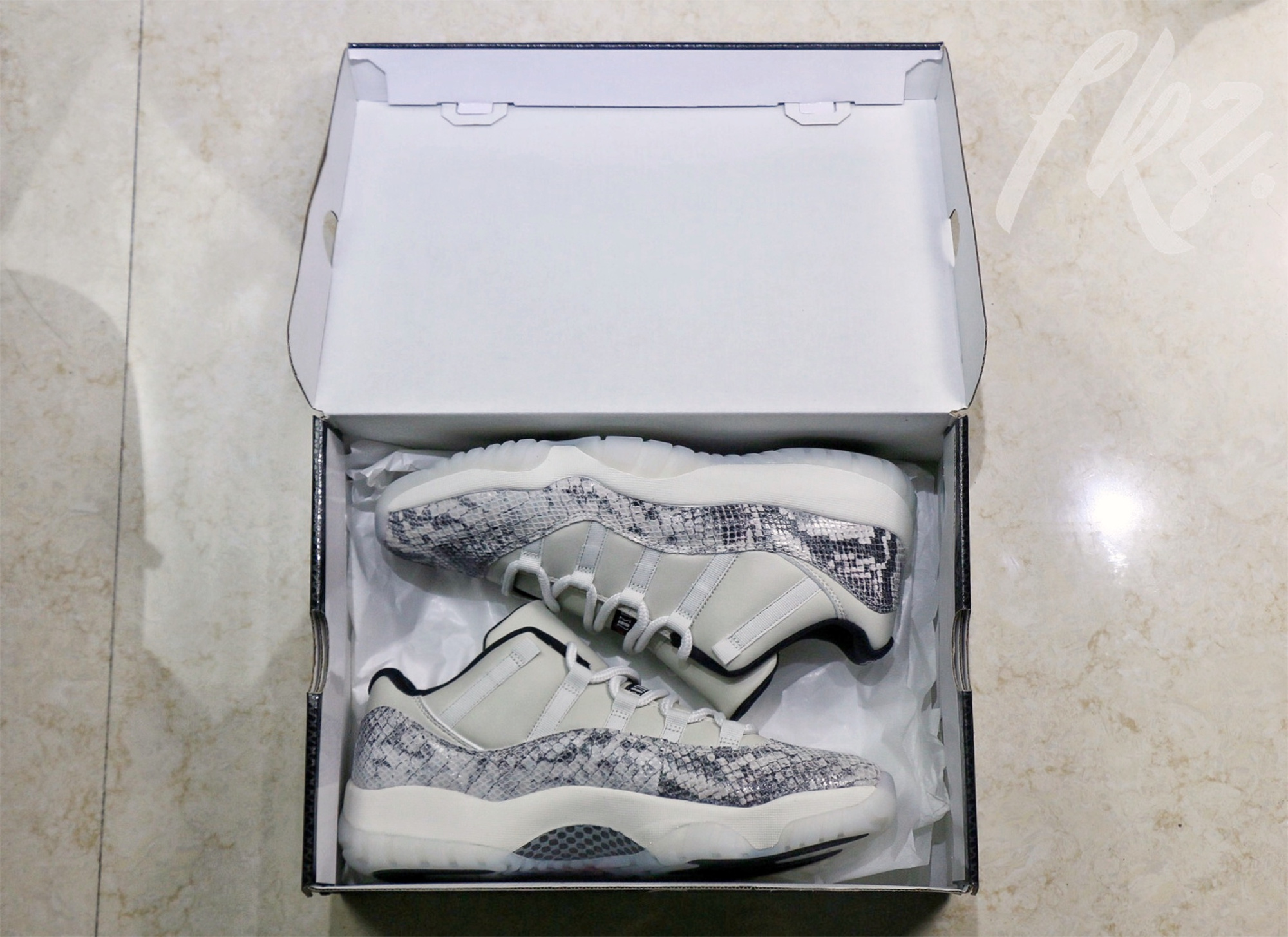 Air Jordan 11 Retro Low Snakeskin Light Bone