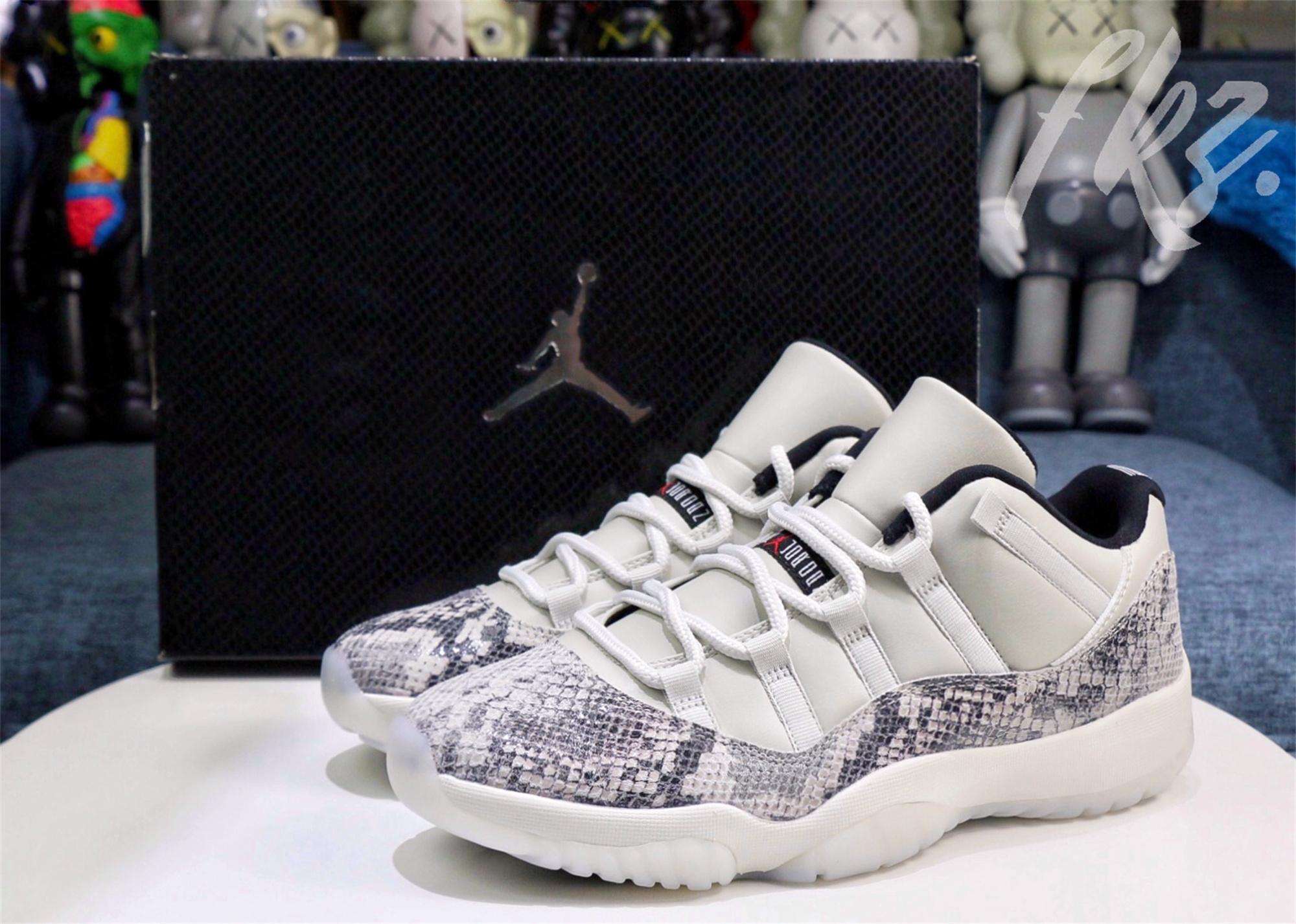 Air Jordan 11 Retro Low Snakeskin Light Bone