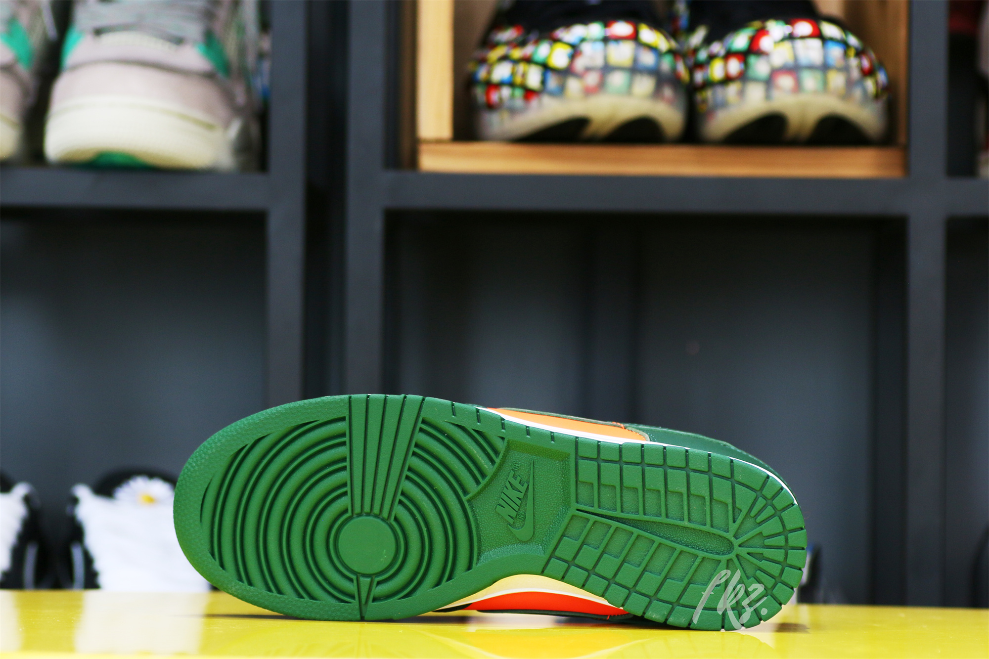 Nike Dunk Low “Miami Hurricanes”