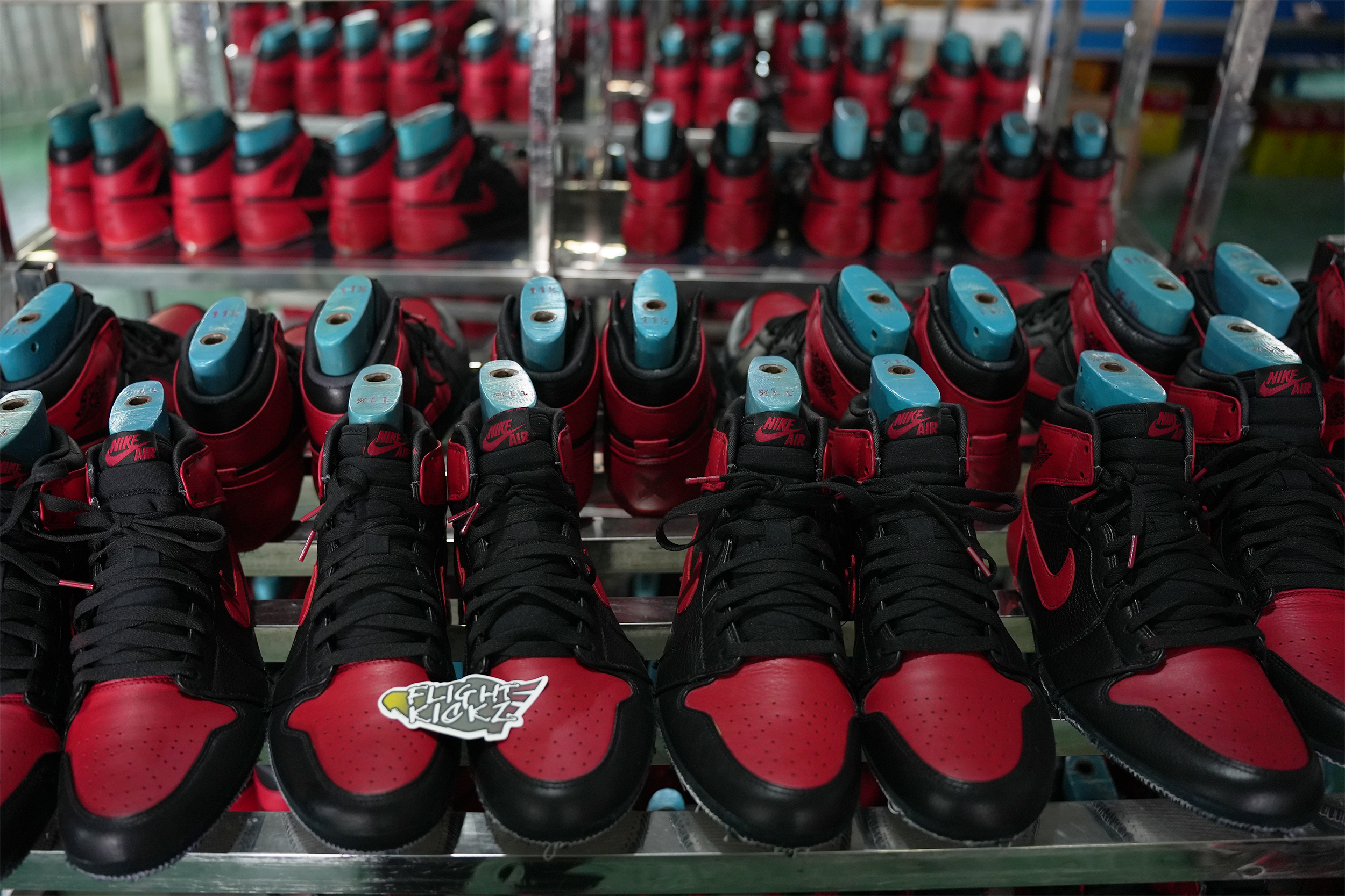 Air Jordan 1 OG Banned/Bred 2011 (LN5 A1 ,Deadstock,with tiny Flaws)