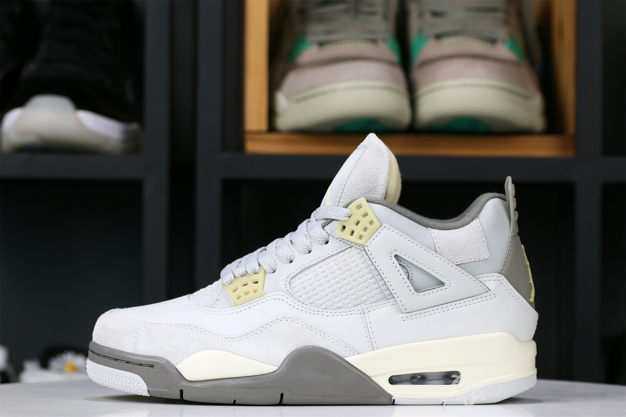 Air Jordan 4 Retro SE Craft Photon Dust