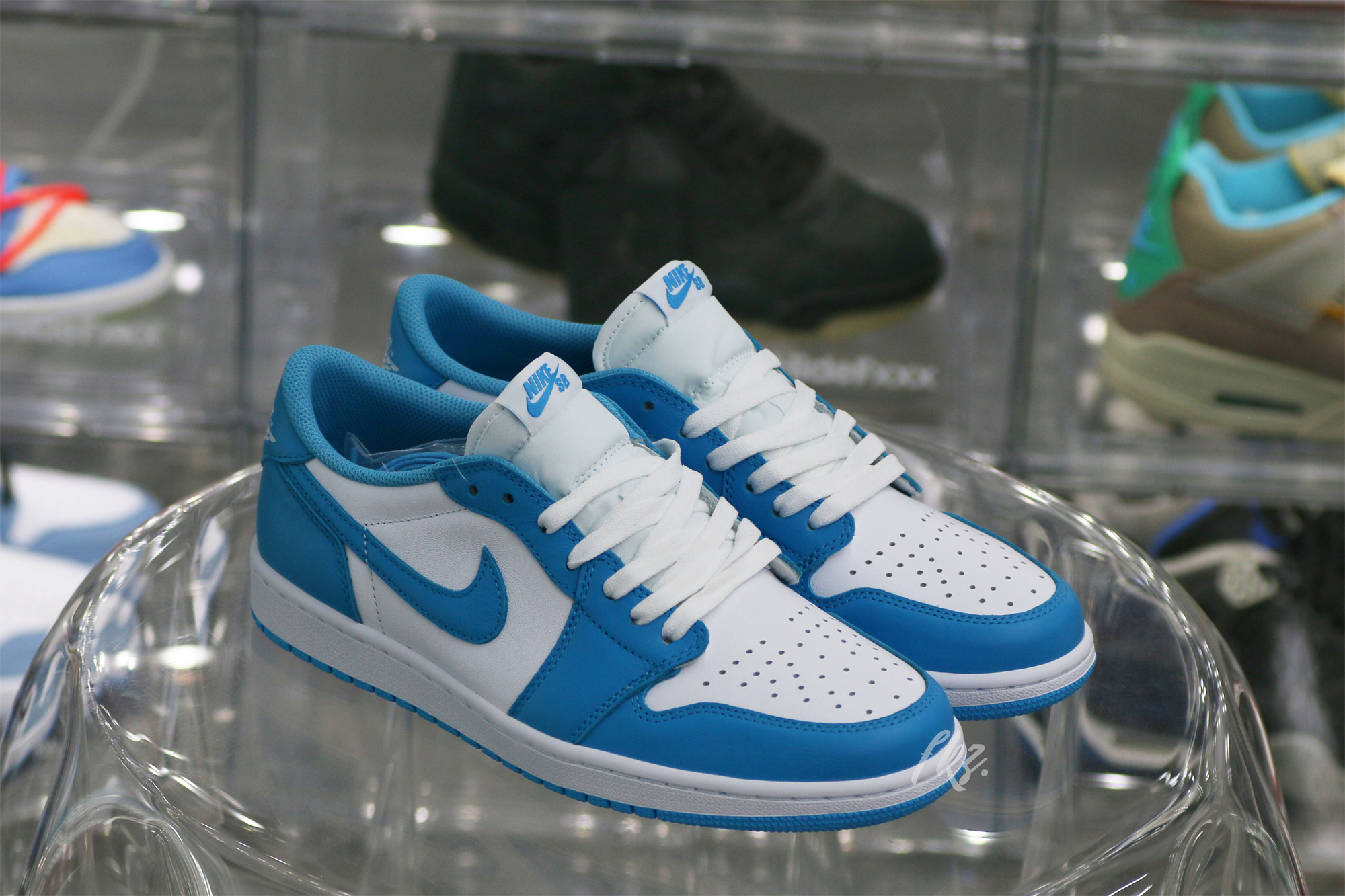 Jordan 1 Low SB University Blue UNC 2019