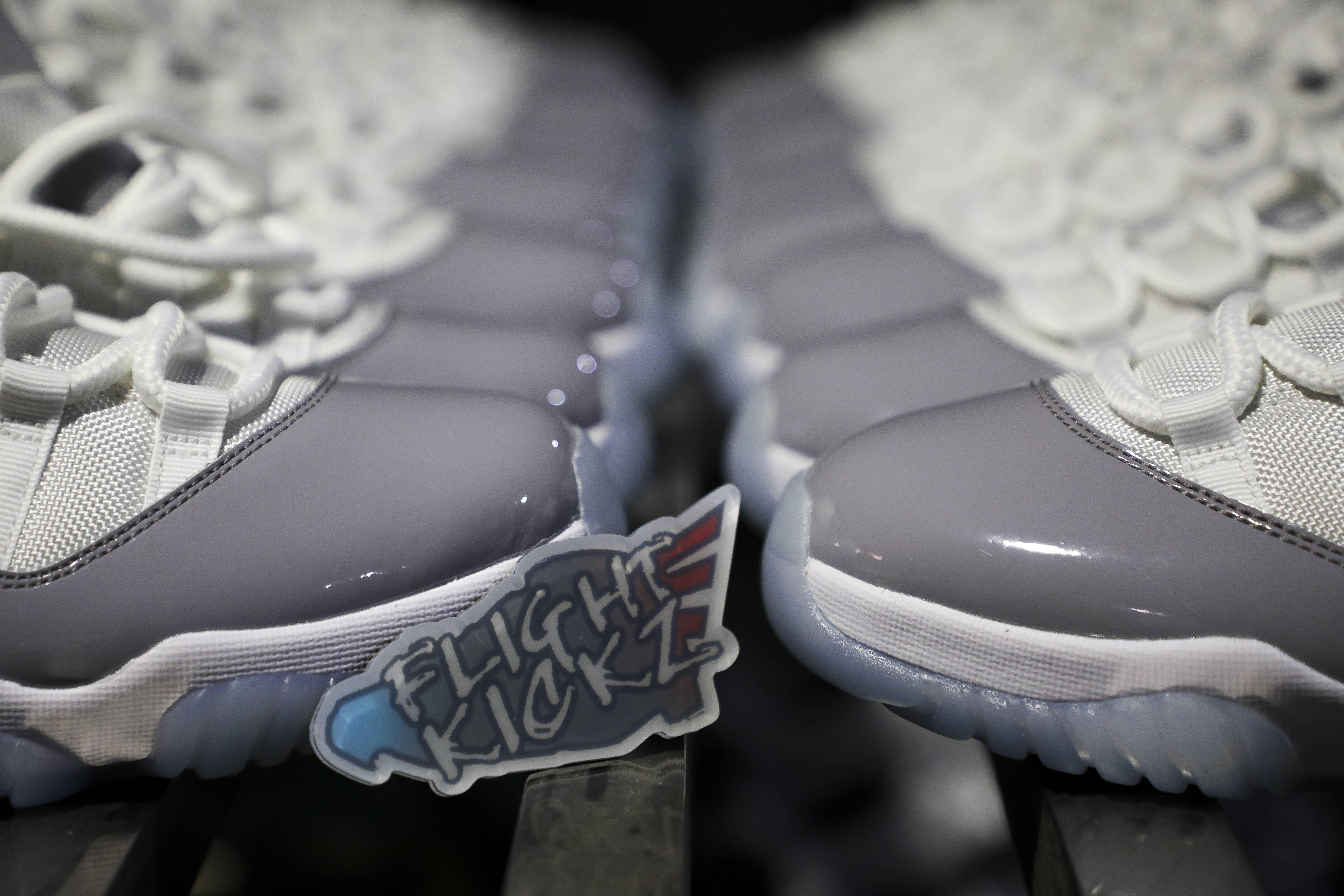 Air Jordan 11 Retro Low Cement Grey 2023 (LN5 A1 Batch)