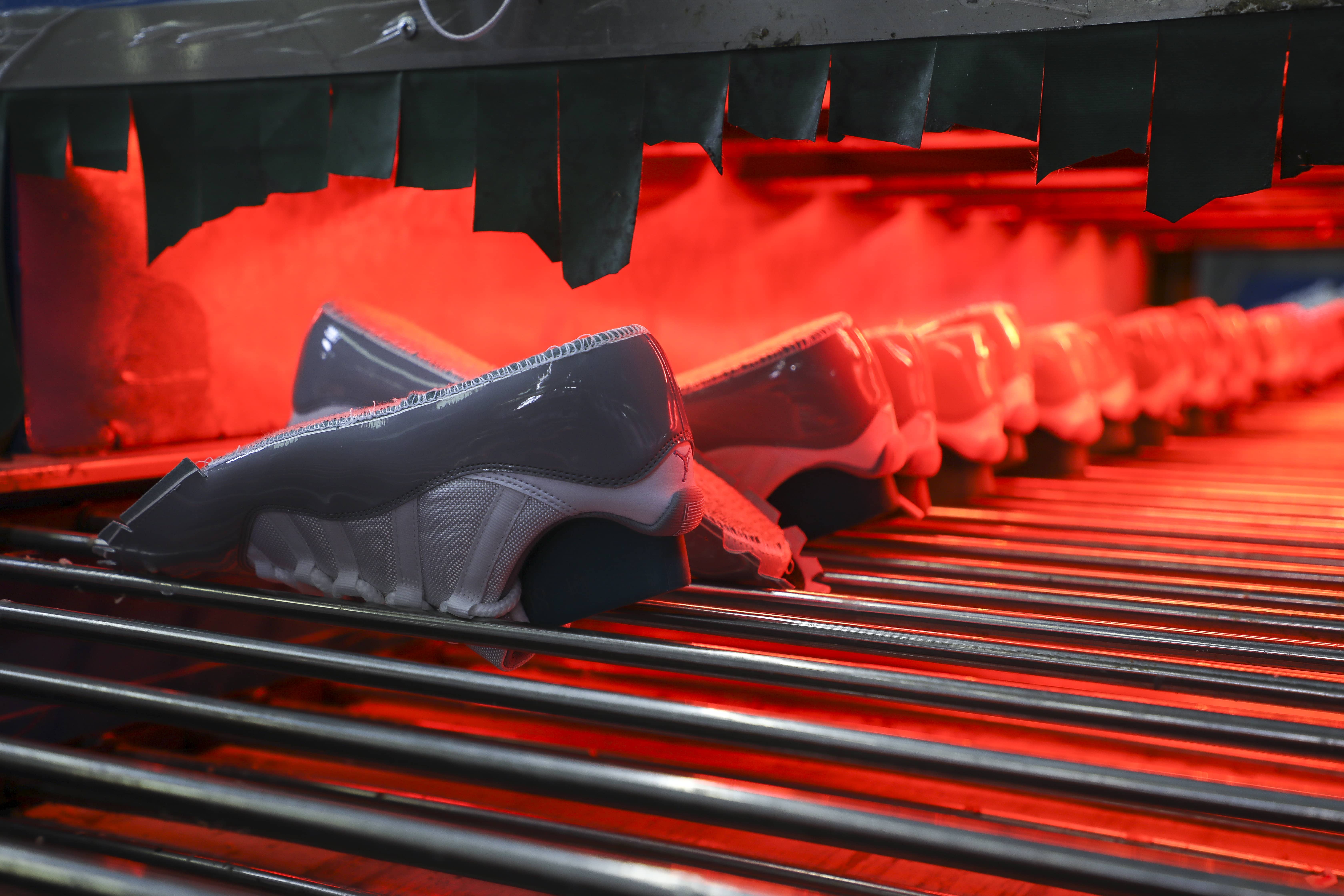 Air Jordan 11 Retro Low Cement Grey 2023 (LN5 A1 Batch)