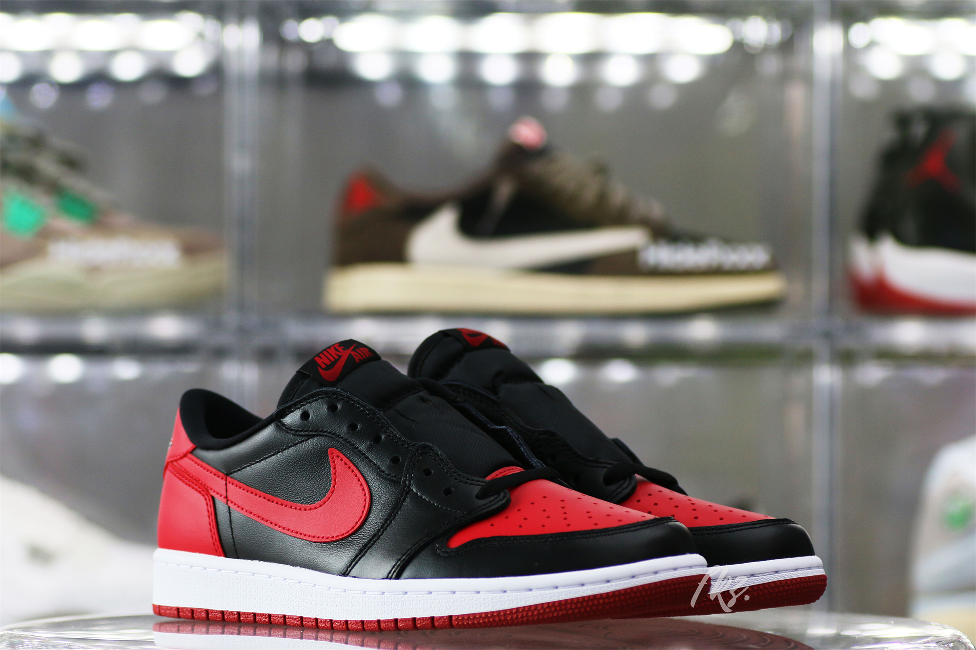 Air Jordan 1 Retro Low Bred 2015