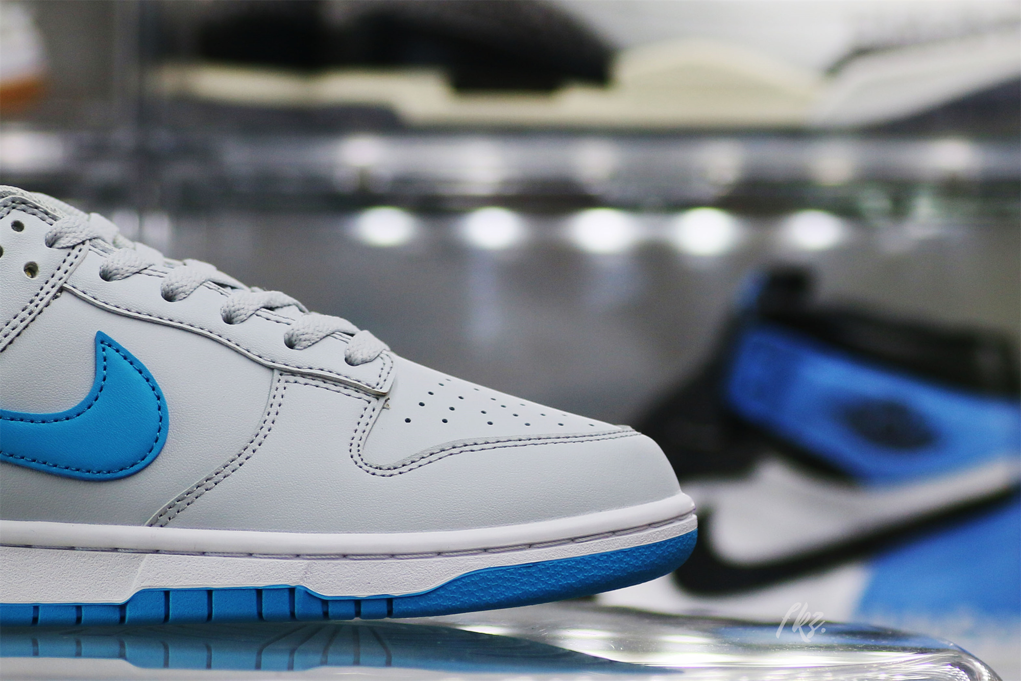 Nike Dunk Low Retro Pure Platinum Blue Lightning