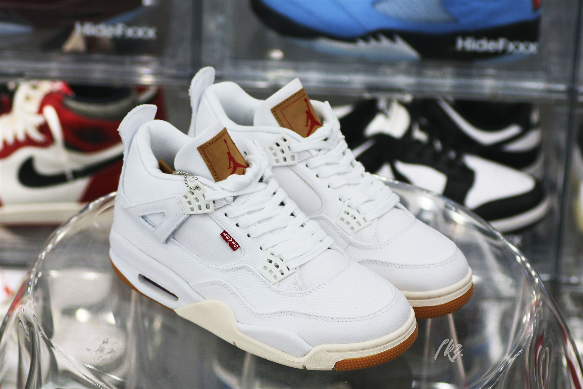 Air Jordan 4 Retro Levi’s White (Levi’s Tag)