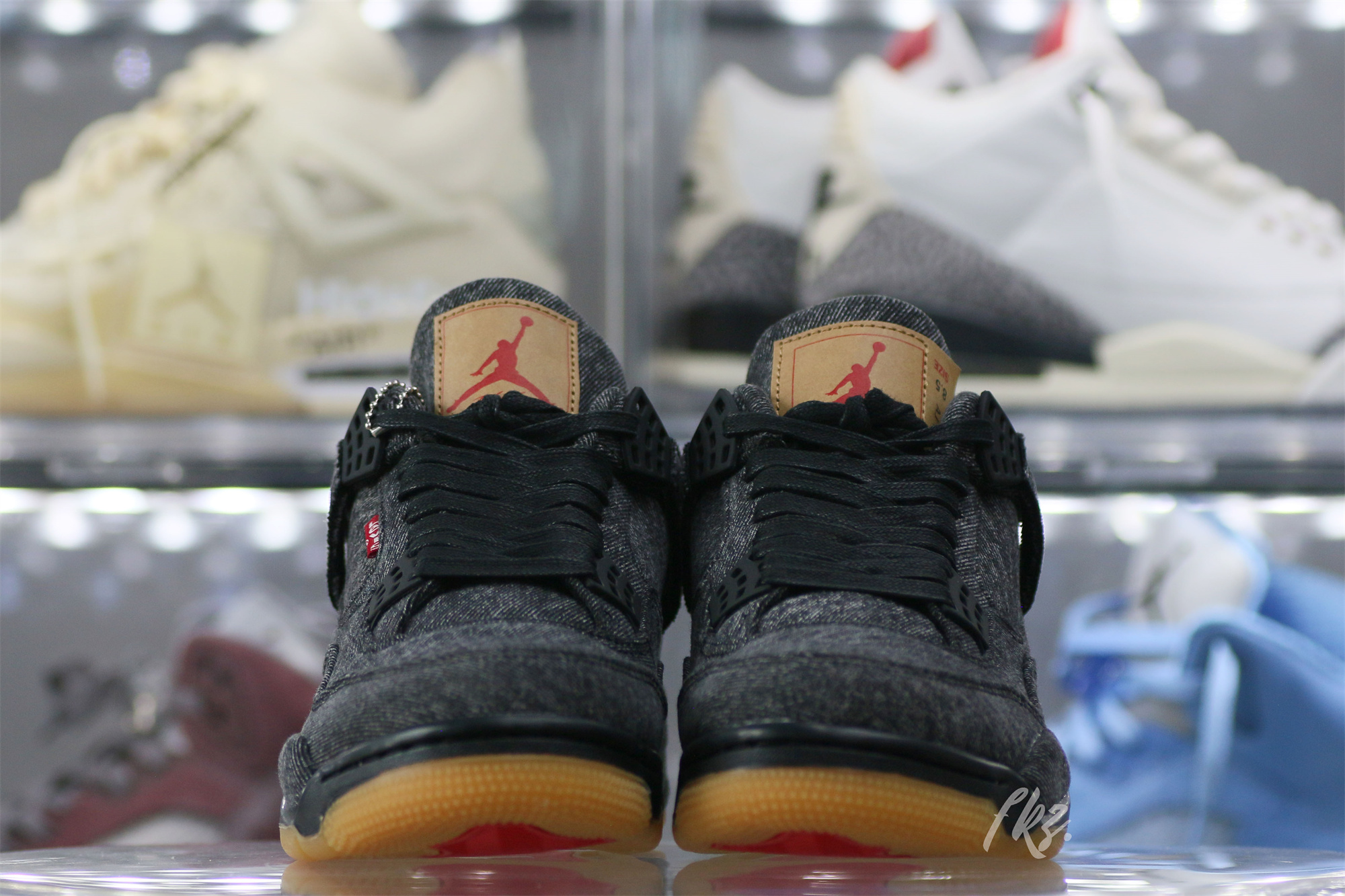 Air Jordan 4 Retro Levi’s Black (Levi’s Tag)