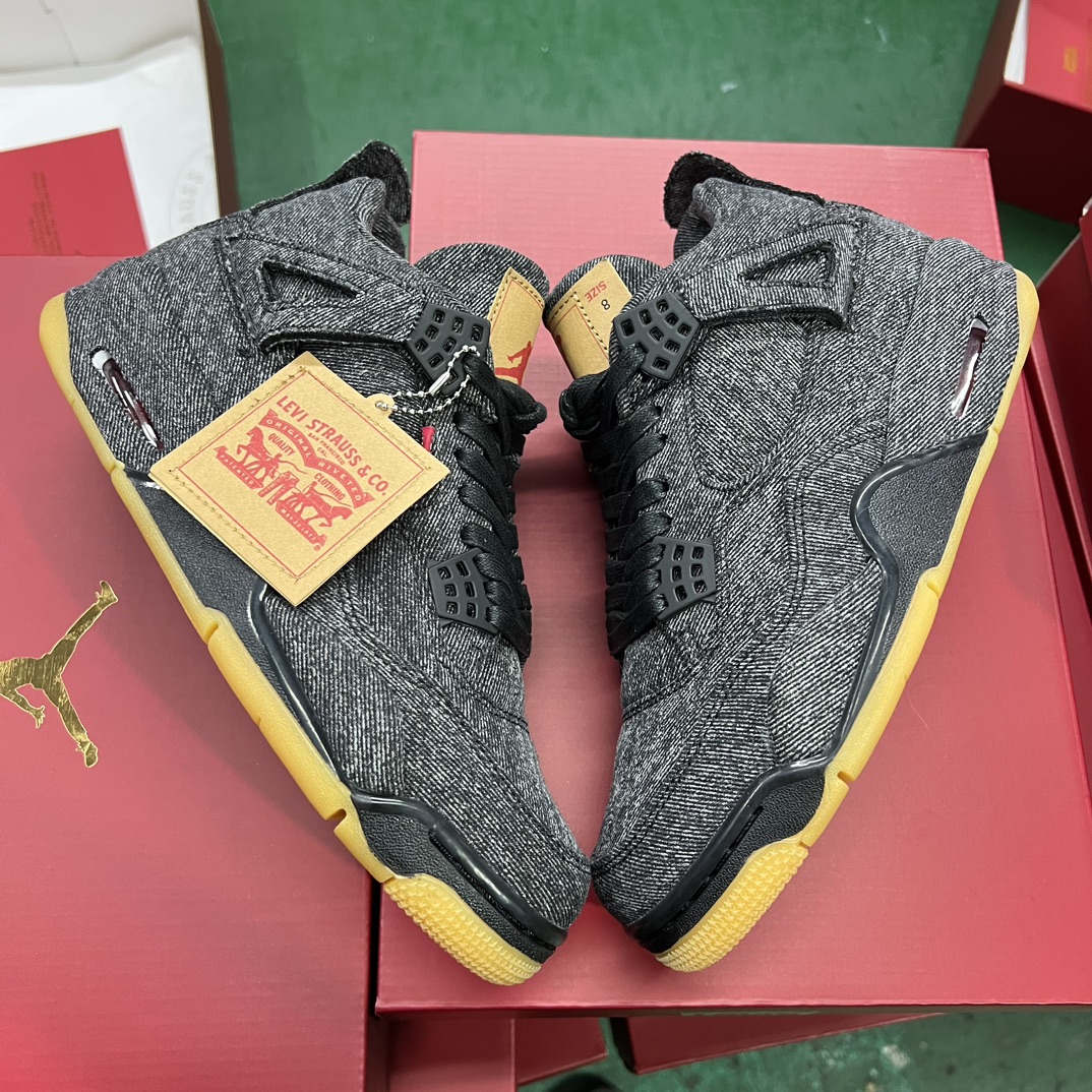 Air Jordan 4 Retro Levi’s Black (Levi’s Tag)