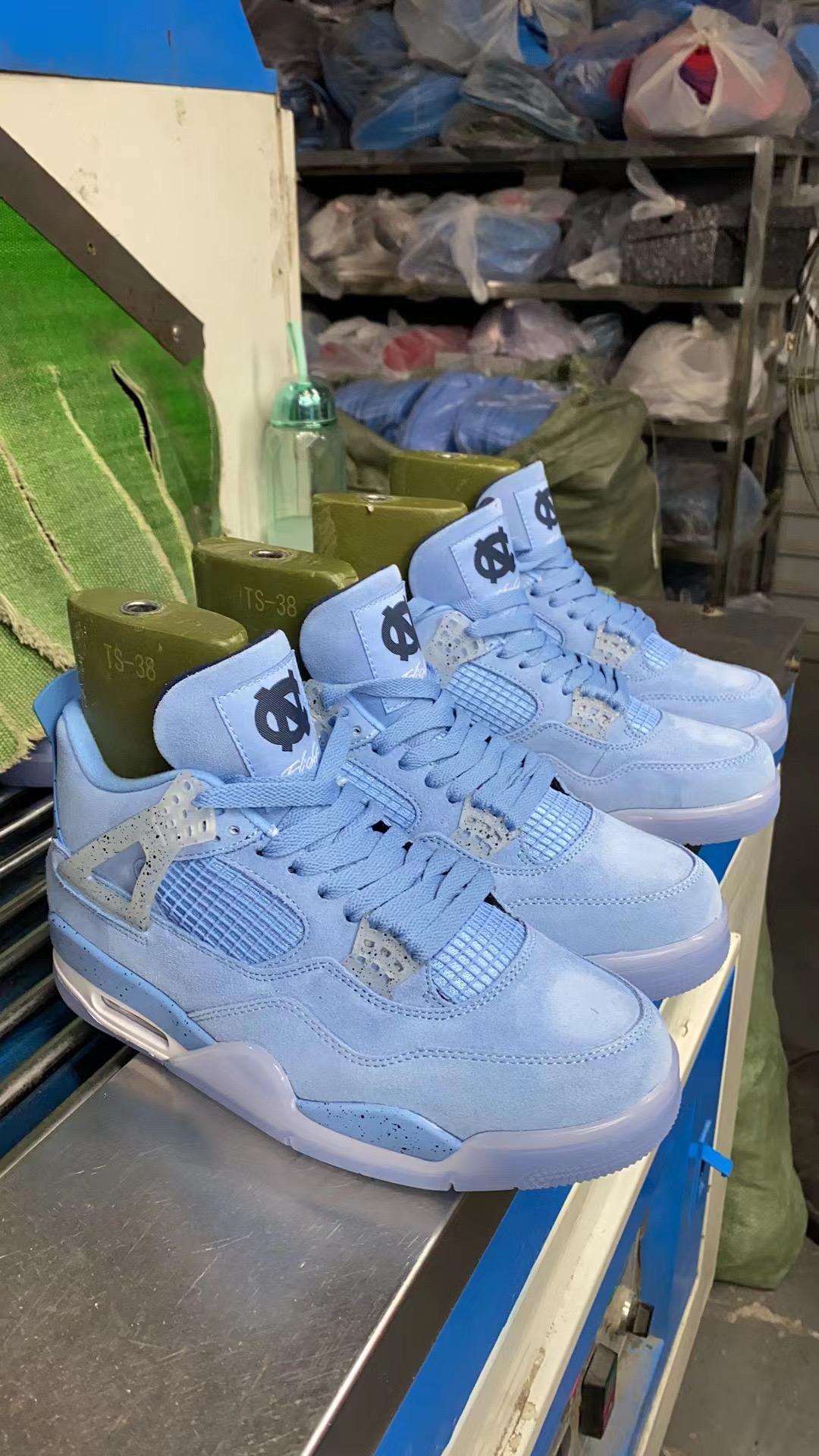 Air Jordan 4 Retro UNC (PE)
