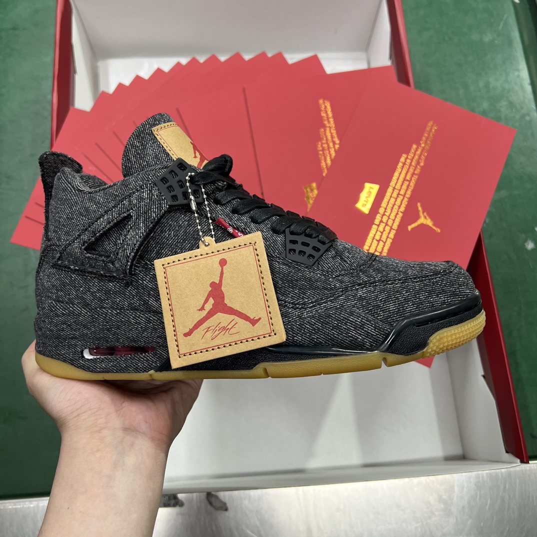 Air Jordan 4 Retro Levi’s Black (Levi’s Tag)