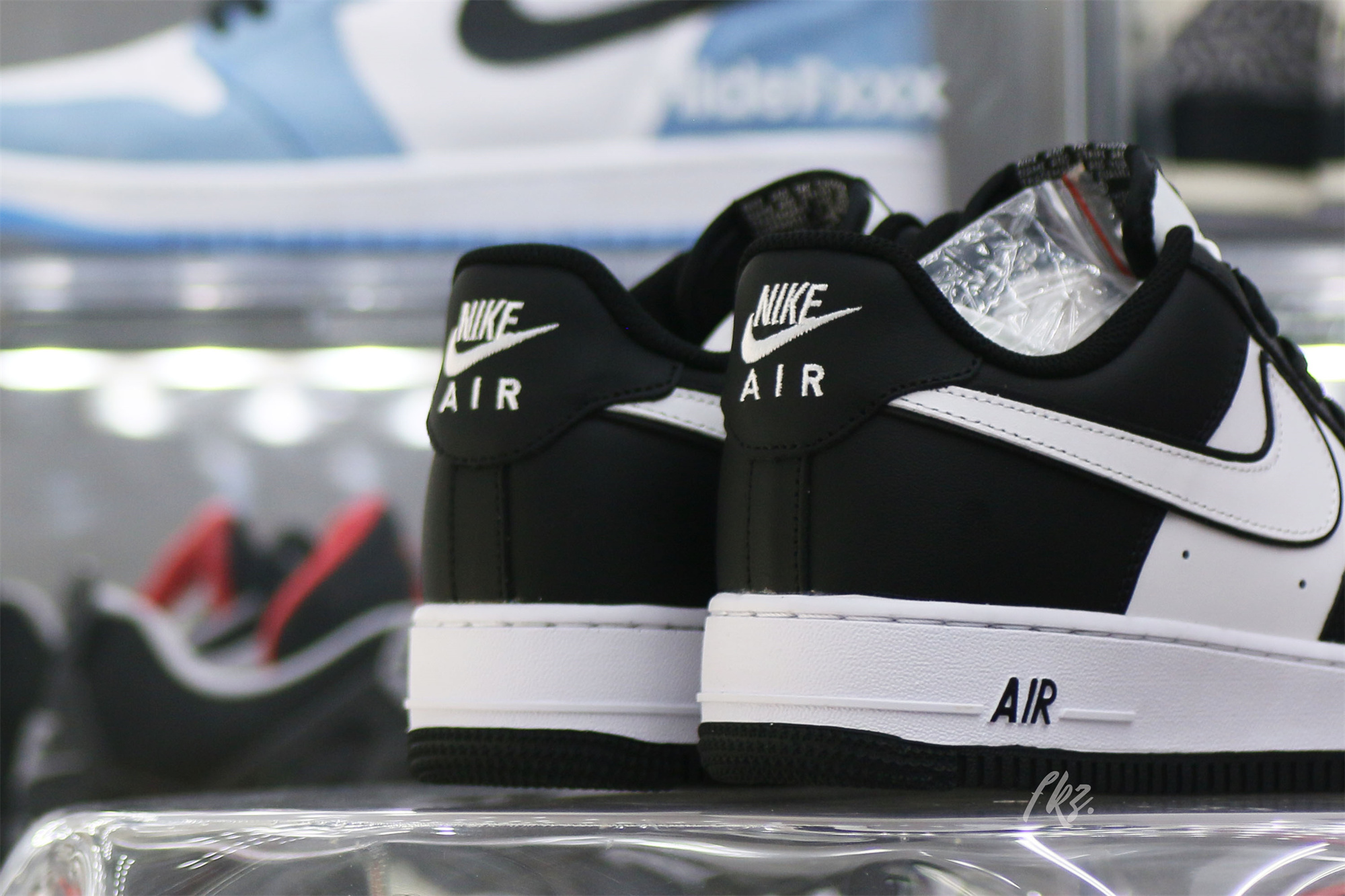 Nike Air Force 1 ’07 Low White Swoosh Panda