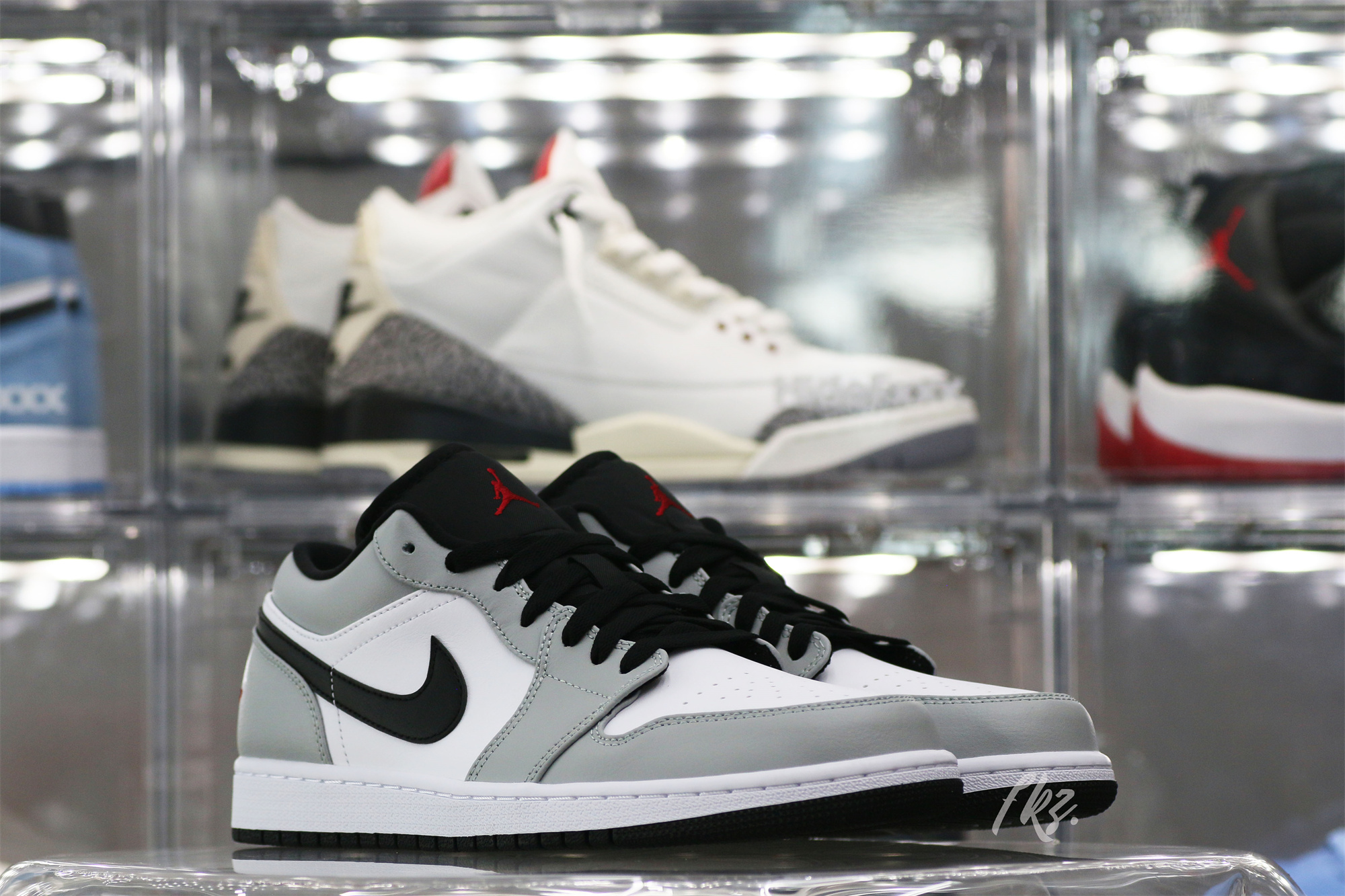 Air Jordan 1 Low Light Smoke Grey