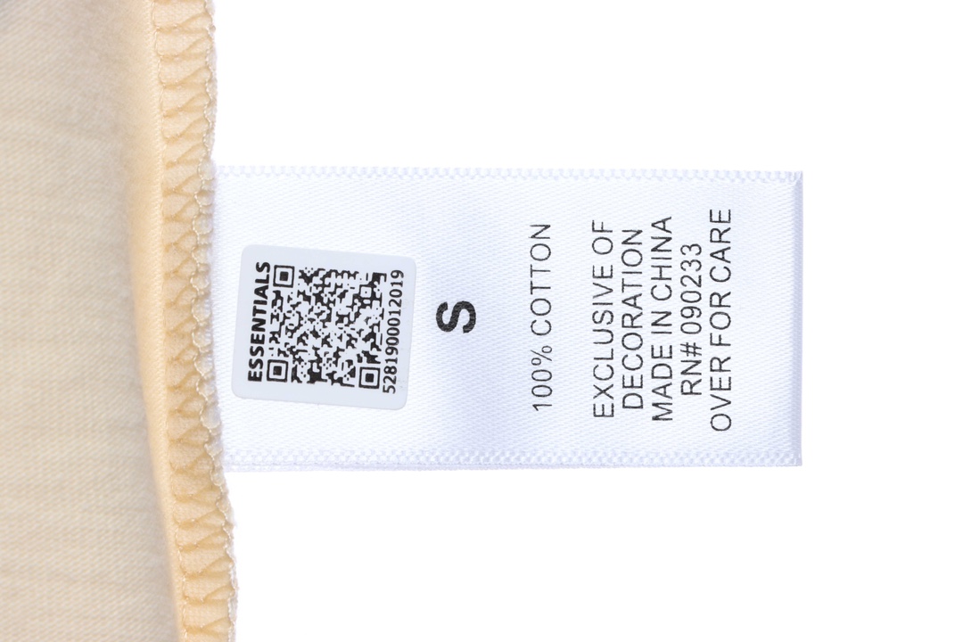 Essentials back silicone letter short sleeve