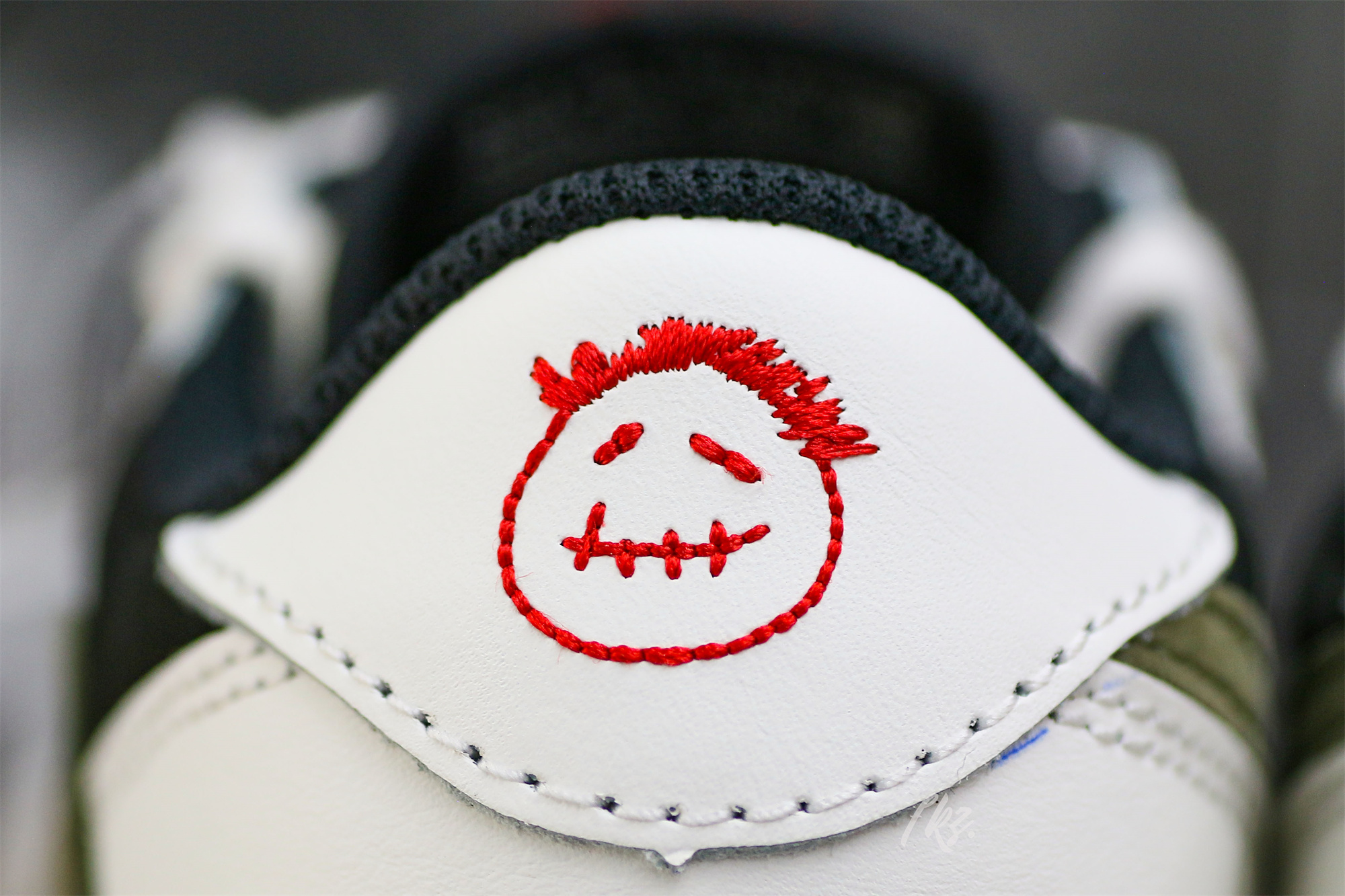 Travis Scott x Jordan 1 Retro Low OG SP Olive Kid (LN5 A1)