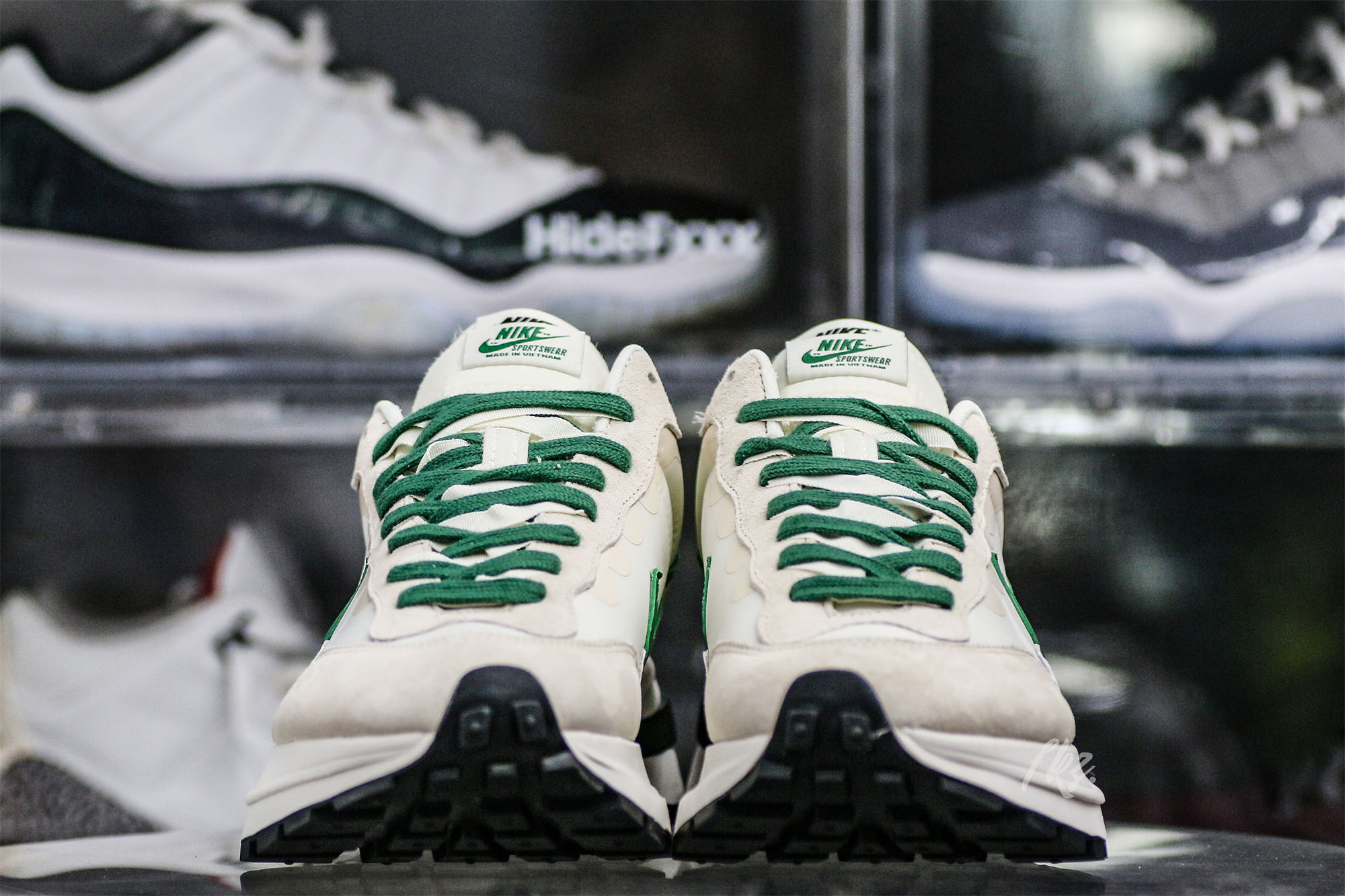 Sacai x colegio Nike VaporWaffle 3.0 White Grey Green