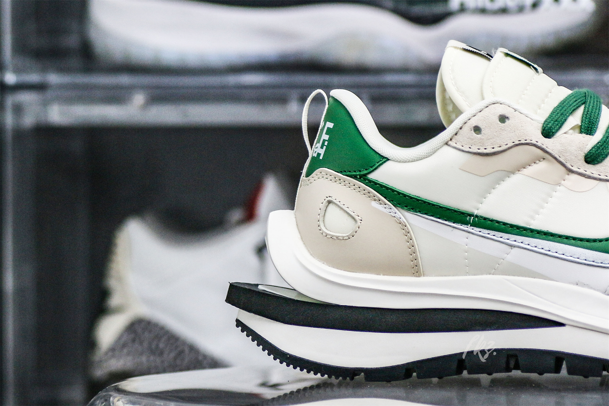 Sacai x colegio Nike VaporWaffle 3.0 White Grey Green