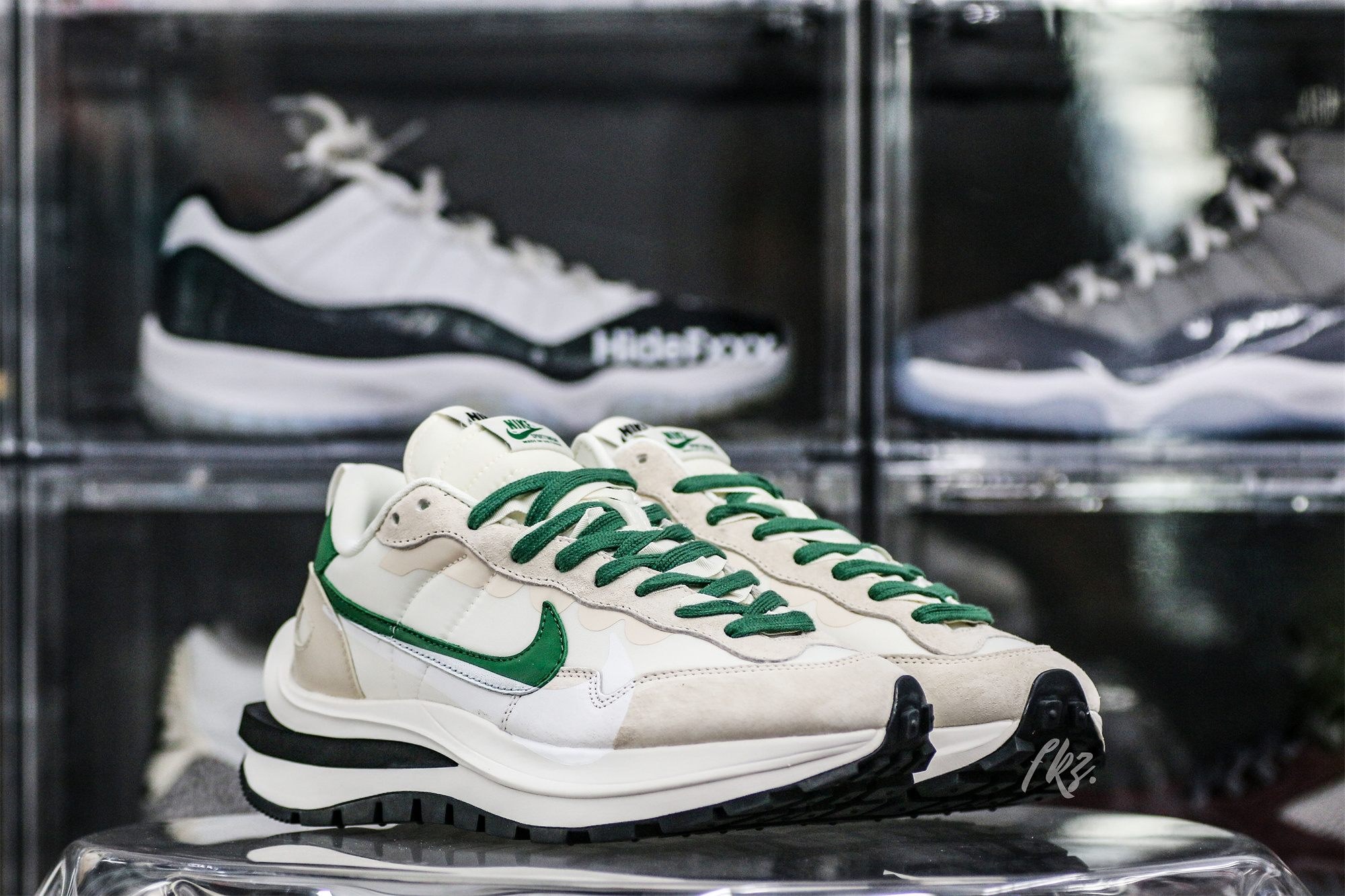 Sacai x colegio Nike VaporWaffle 3.0 White Grey Green