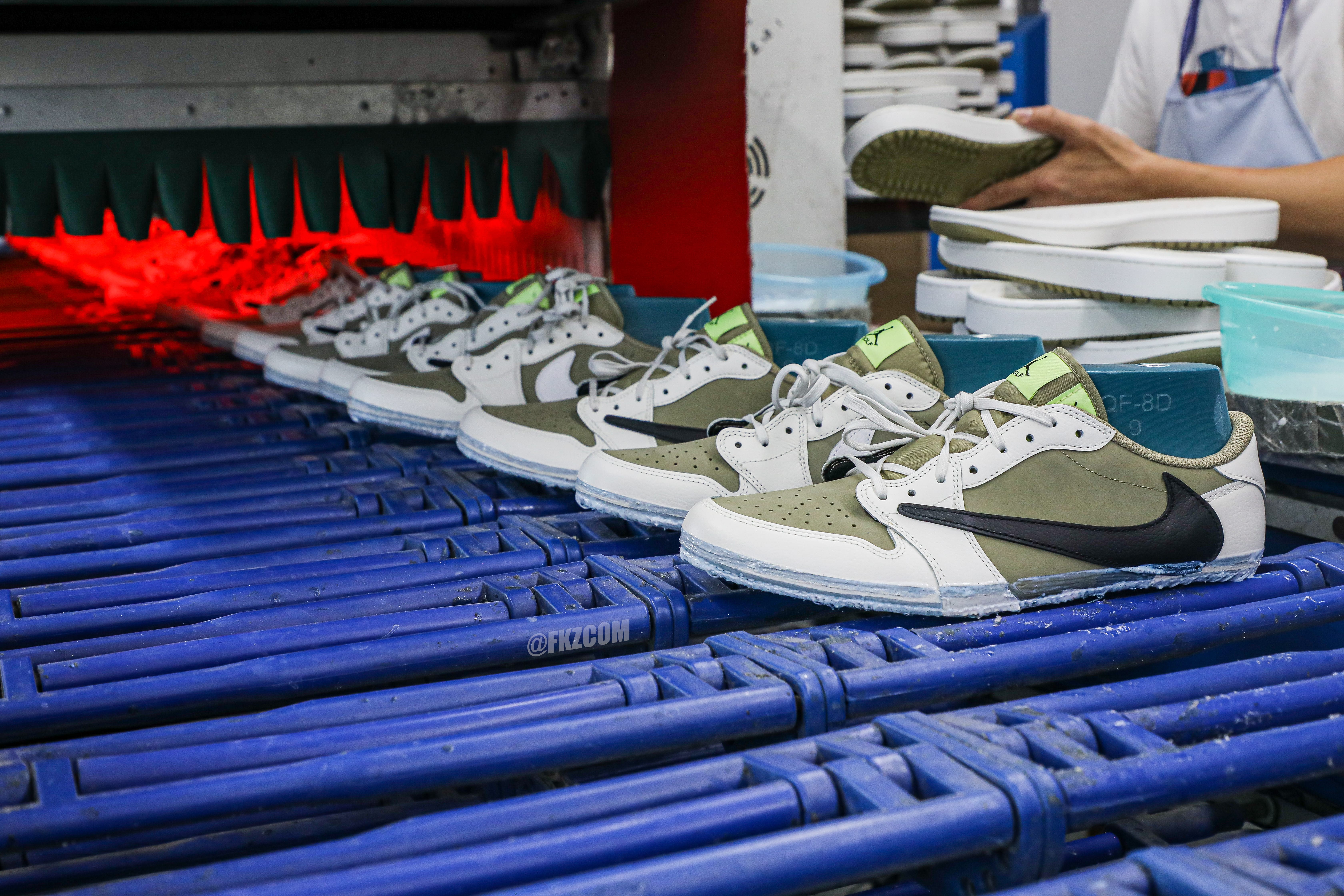 Travis Scott x Air Jordan 1 Low Golf Neutral Olive (LN5 A1)