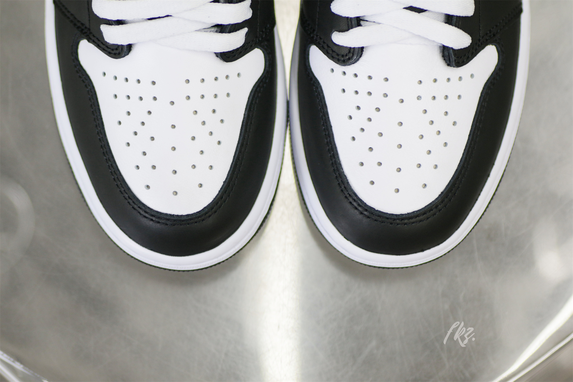 Air Jordan 1 Retro High OG Black White 2024