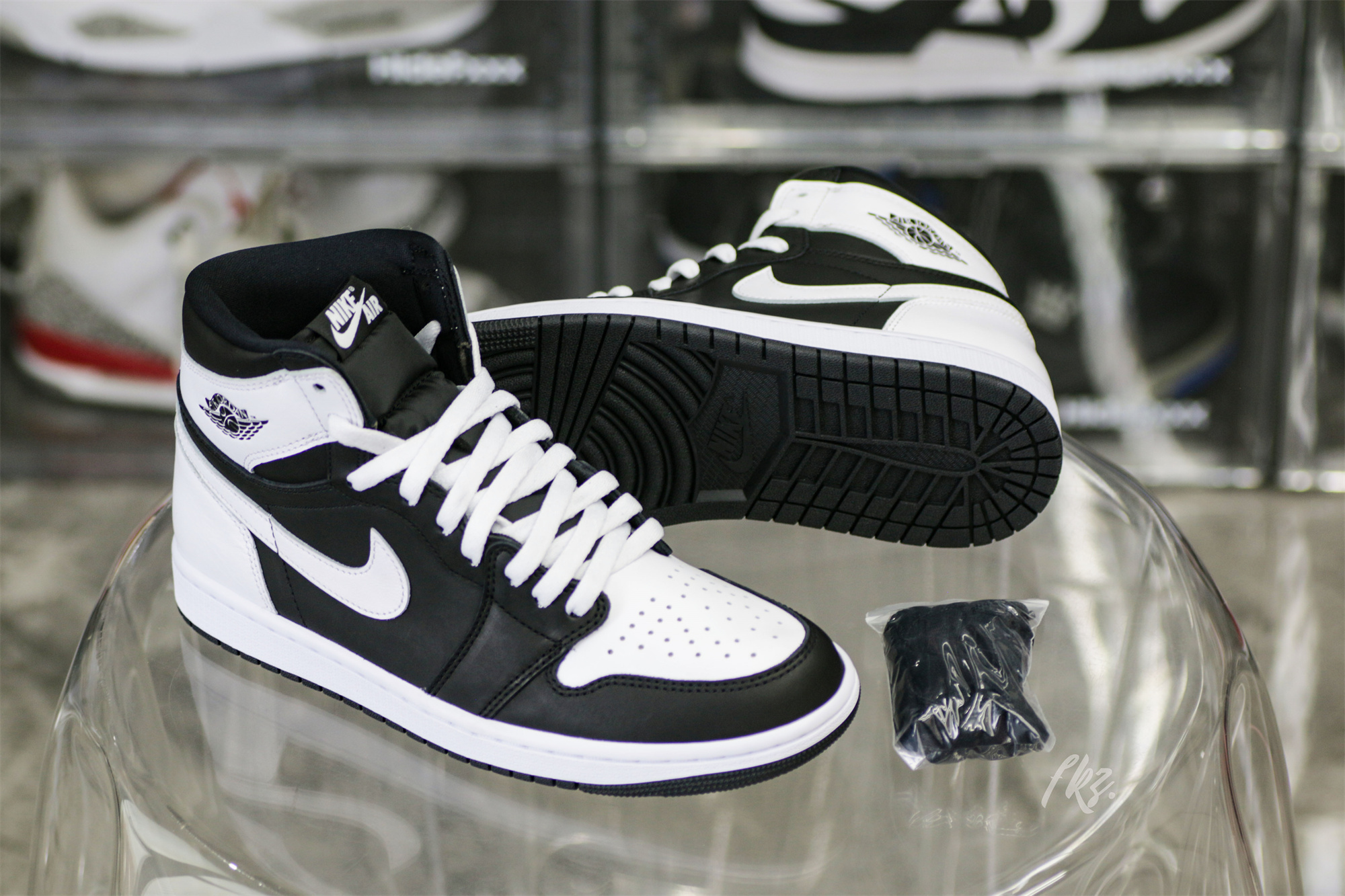 Air Jordan 1 Retro High OG Black White 2024