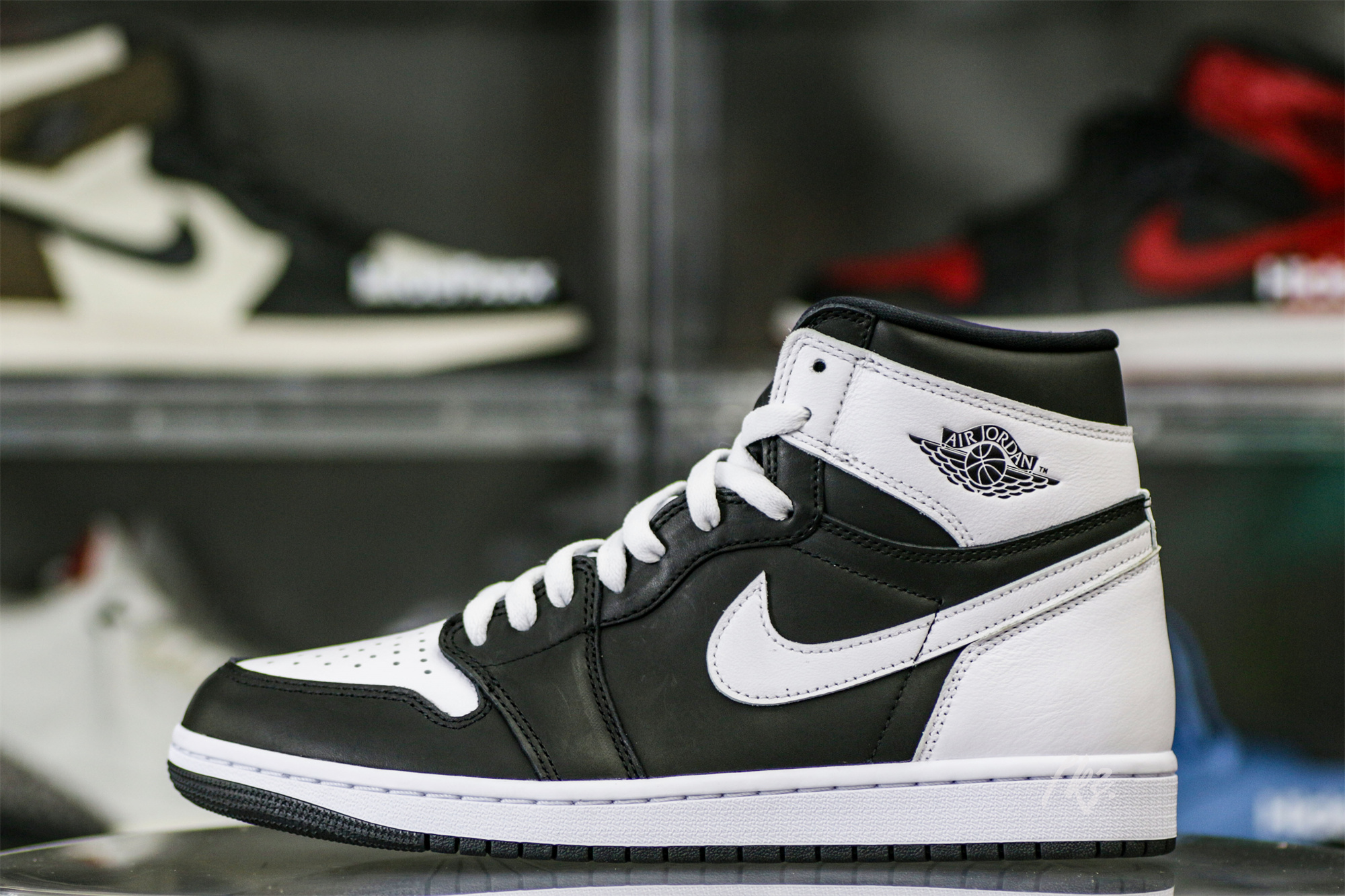 Air Jordan 1 Retro High OG Black White 2024