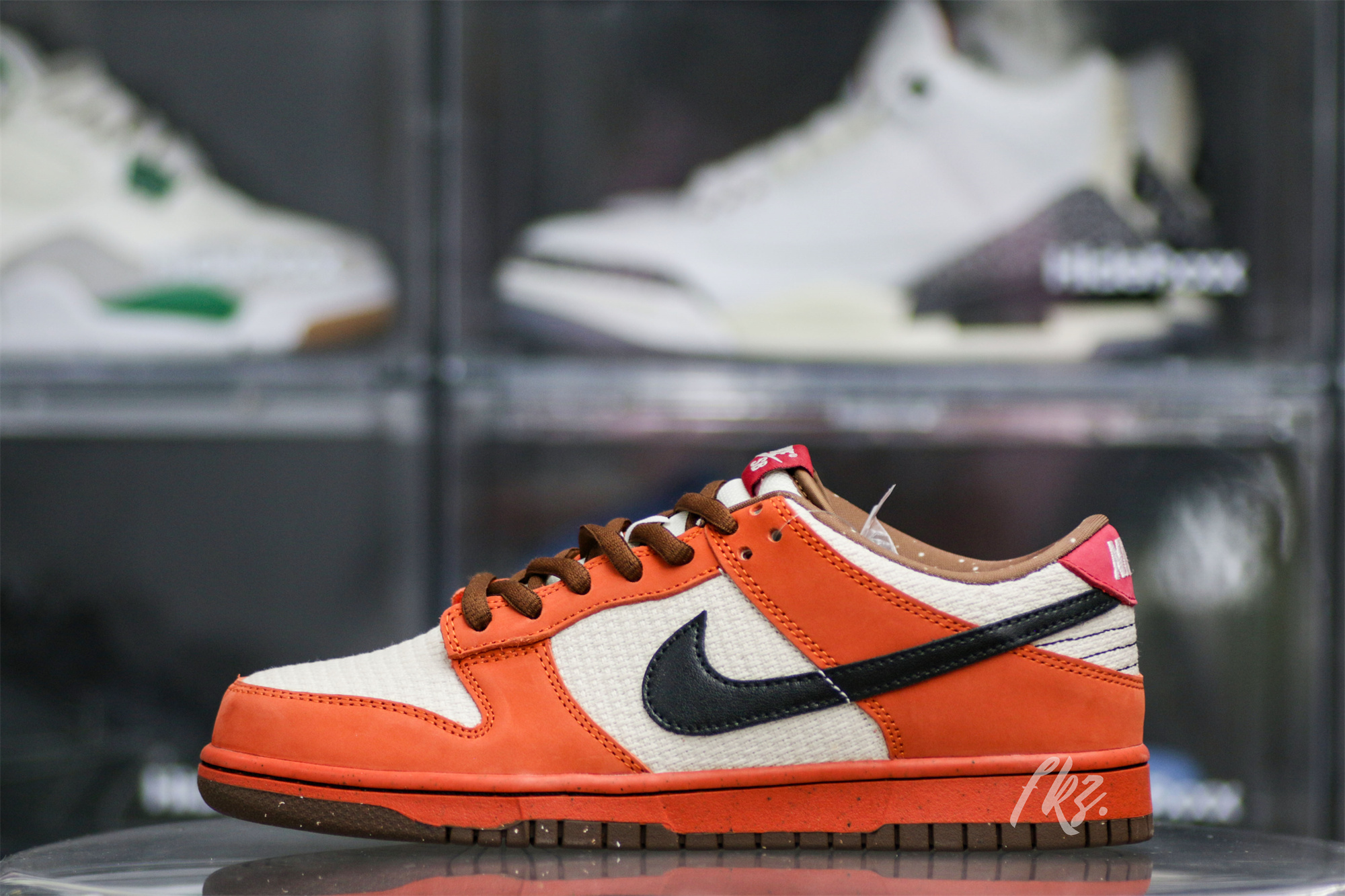 Nike SB Dunk Low Top Ramen 2009