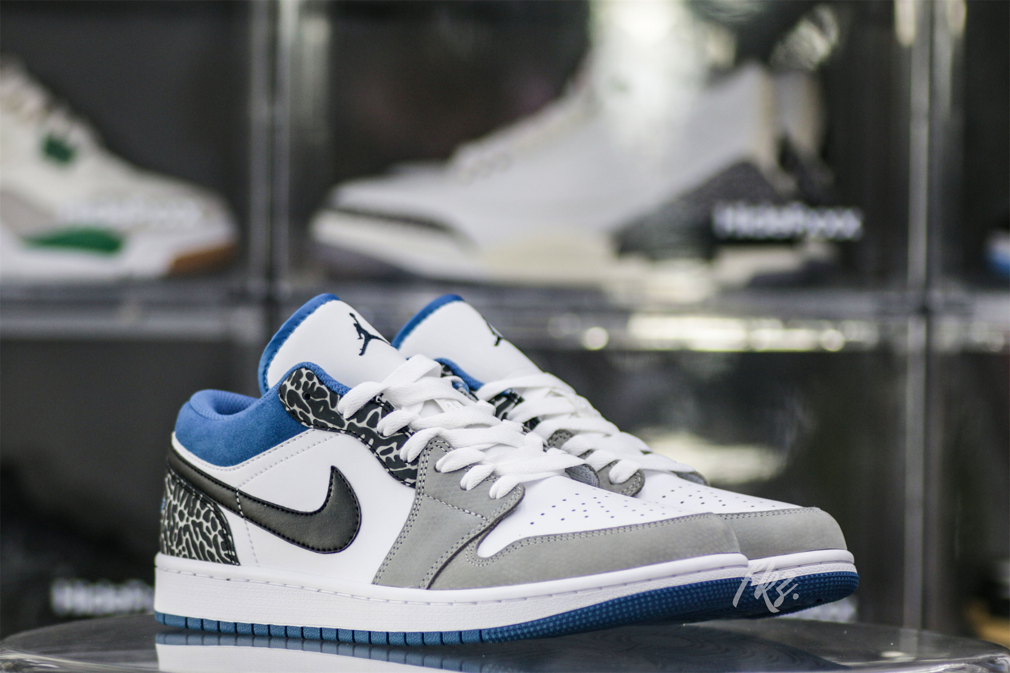 Air Jordan 1 Low SE True Blue