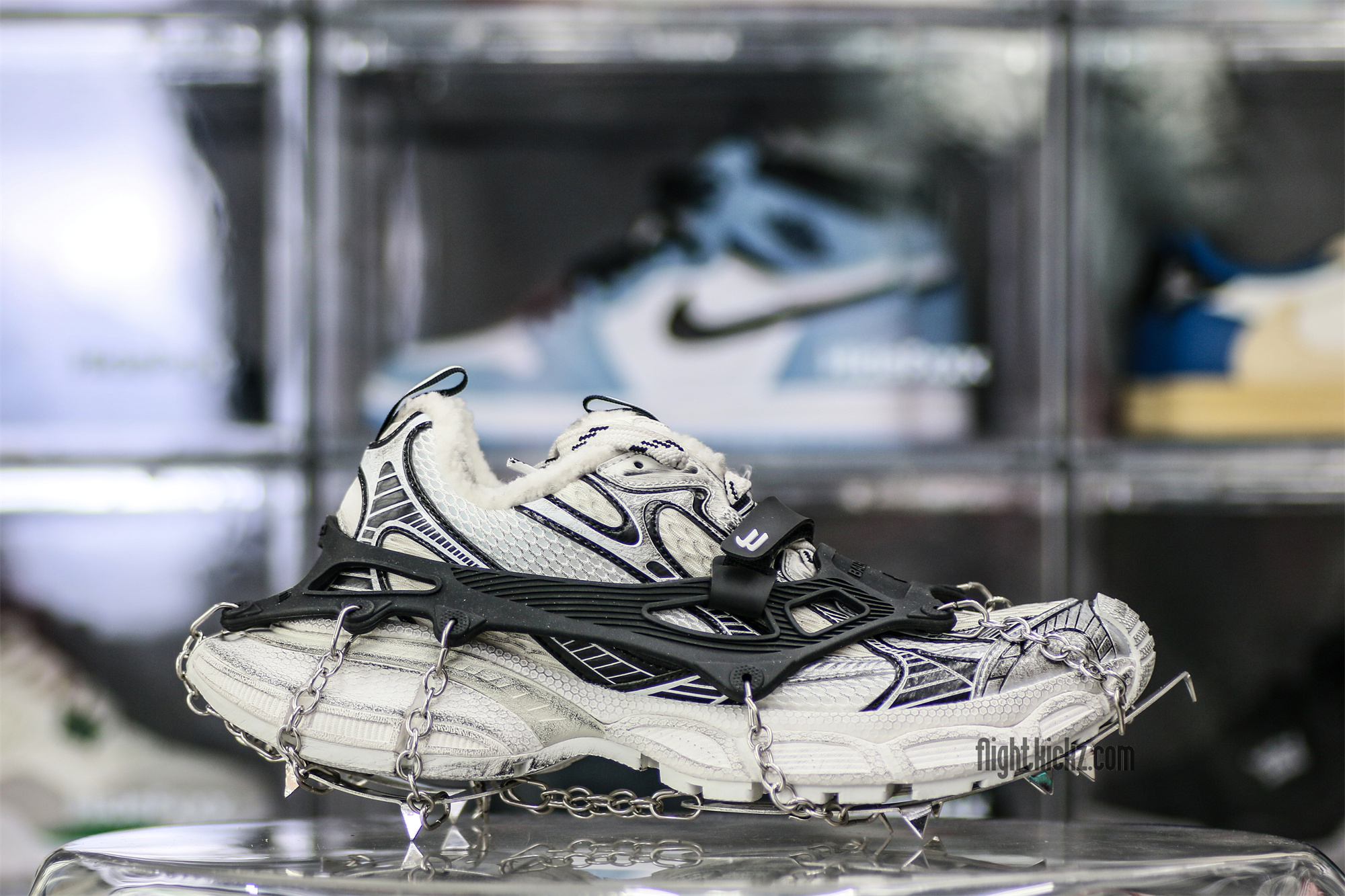 B@lenciag* 3XL Ski Sneaker in White (Removable footwear chains)