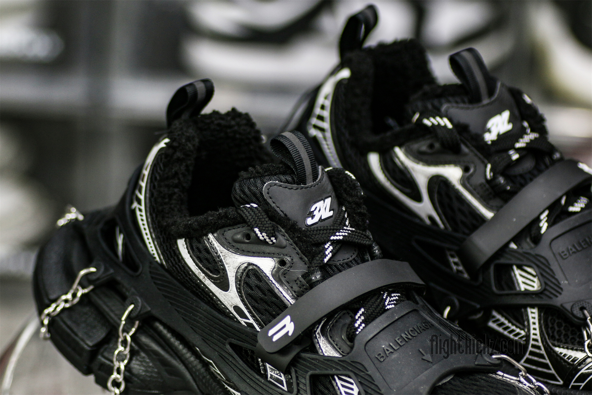 B@lenciag* 3XL Ski Sneaker in Black and white (Removable footwear chains)