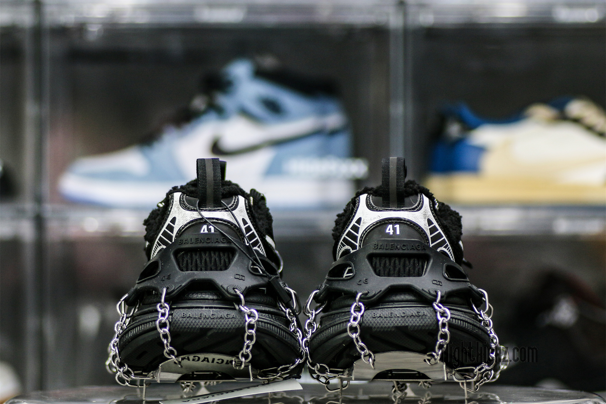 B@lenciag* 3XL Ski Sneaker in Black and white (Removable footwear chains)