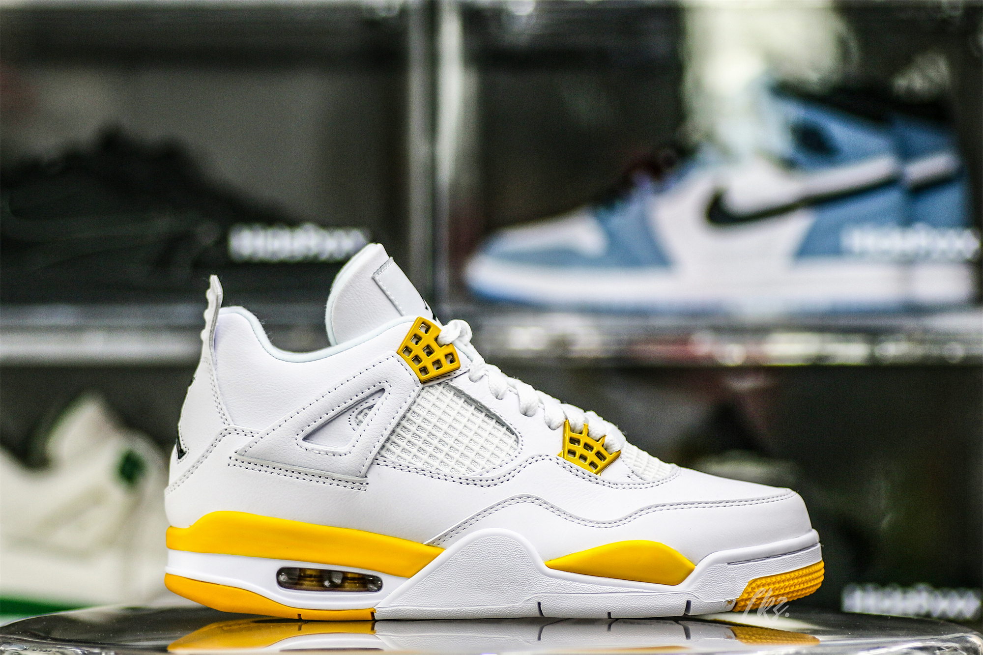 Air Jordan 4 Retro ‘Vivid Sulfur’ Wms 2024