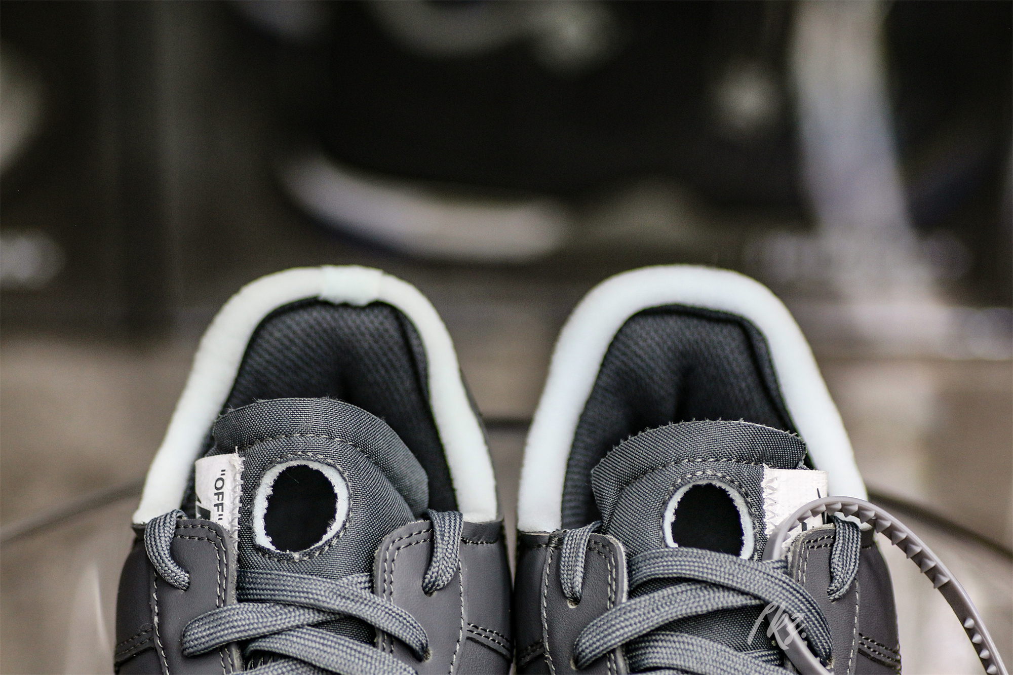 Off-White x Nike Air Force 1 Low Ghost Grey