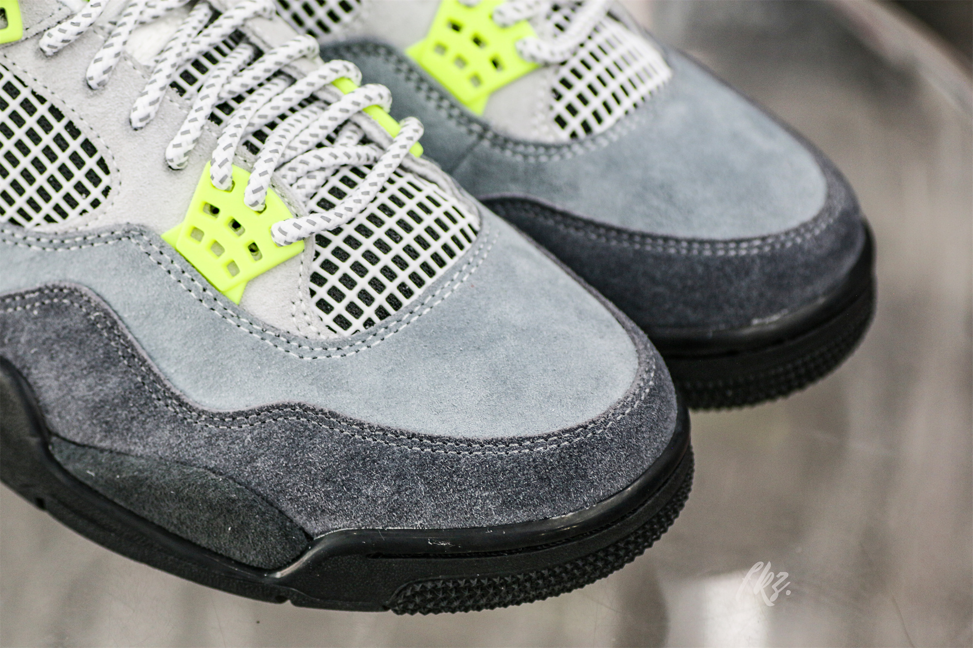 Air Jordan 4 Retro SE Neon