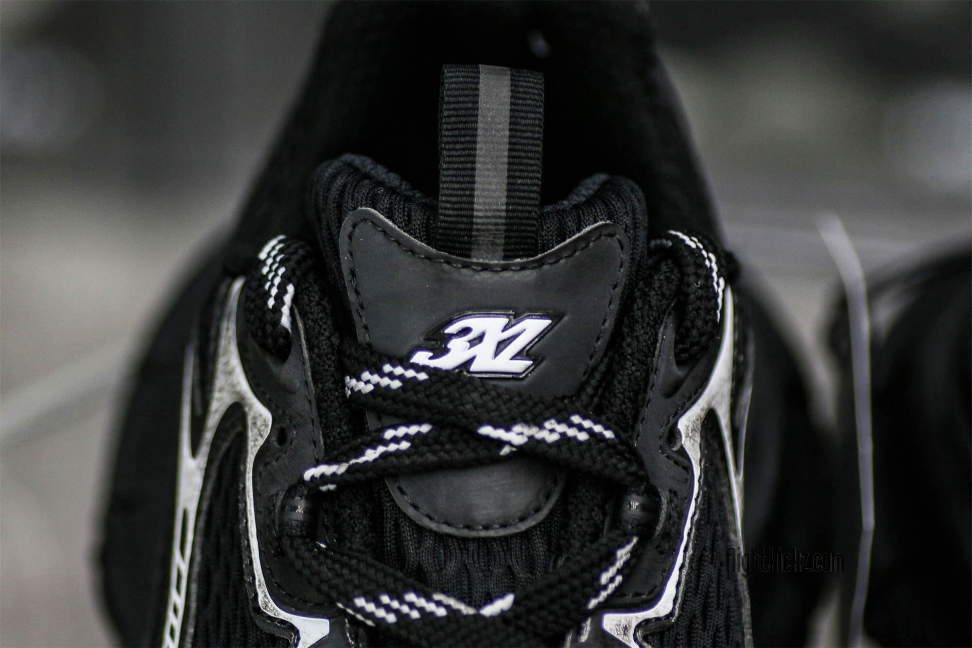 B@lenciag* 3XL Ski Sneaker in Black and white