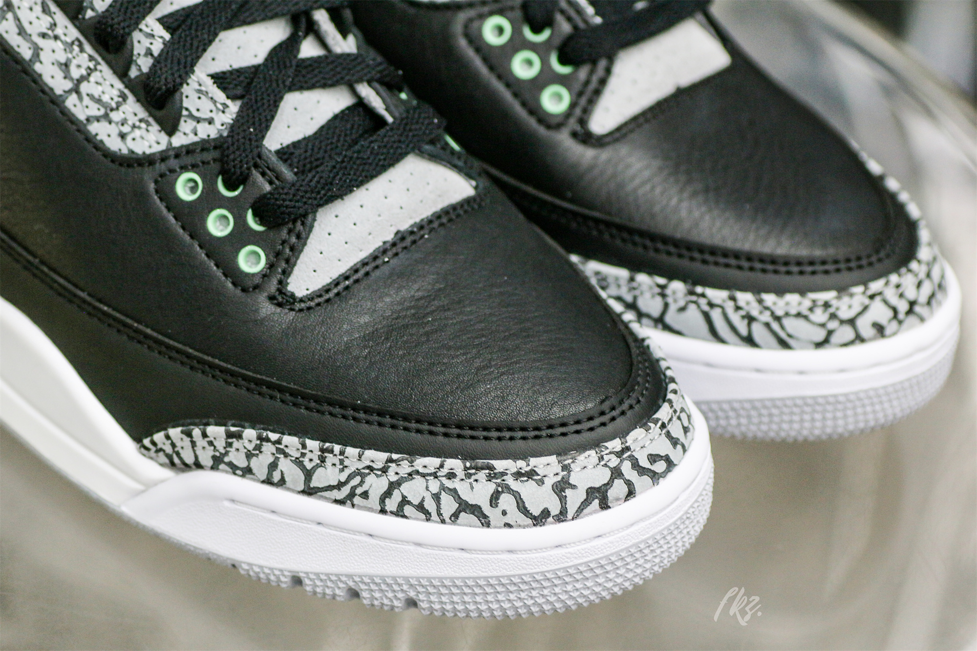 Air Jordan 3 Retro Green Glow 2024