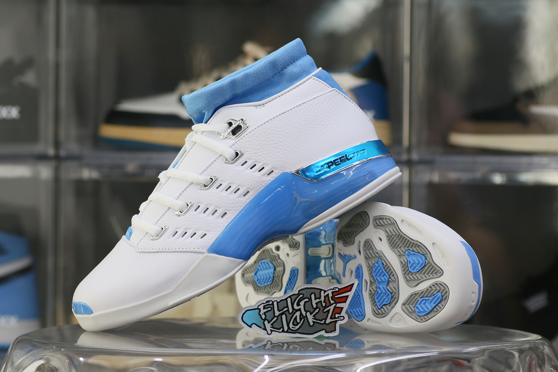 Jordan 17 Retro University Blue UNC 2024 (Regular box)