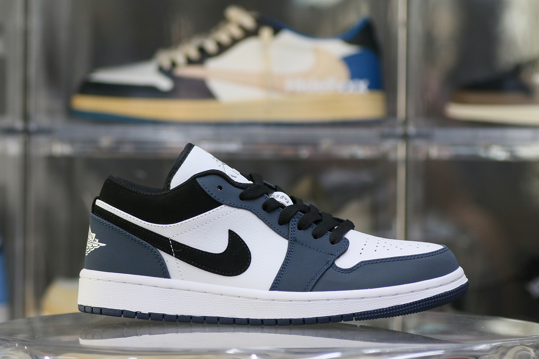 Jordan 1 Low Retro Navy